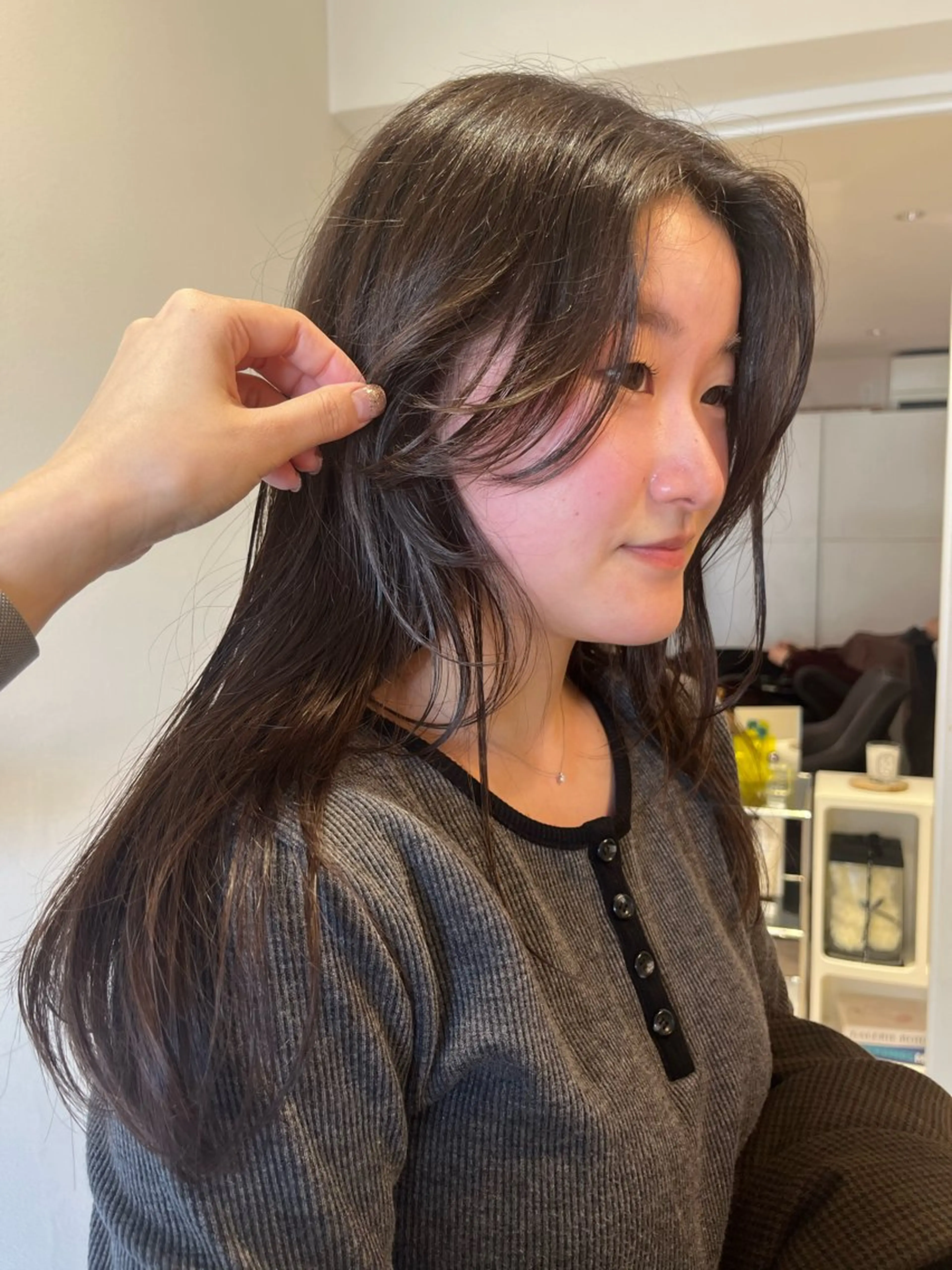 ロング カラー 透明感カラー レイヤーカット pu+on. nailworks所属・fuyumi / ニュアンスネイルのネイルデザイン