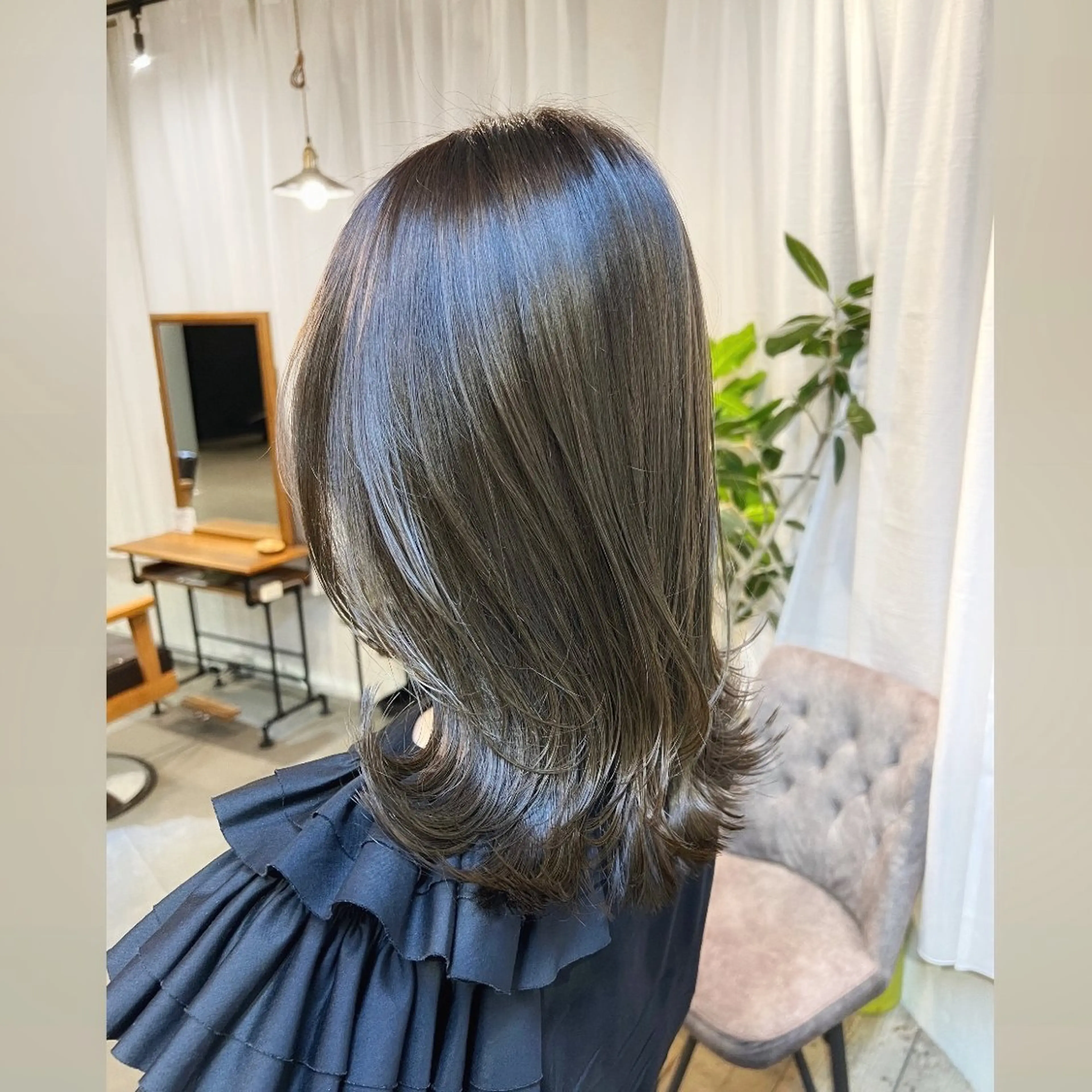 ミディアム カラー グレージュ オリーブグレージュ オリーブグレー レイヤーカット ブリーチなしカラー 🌿‬脇黒丸 彩のヘアスタイル
