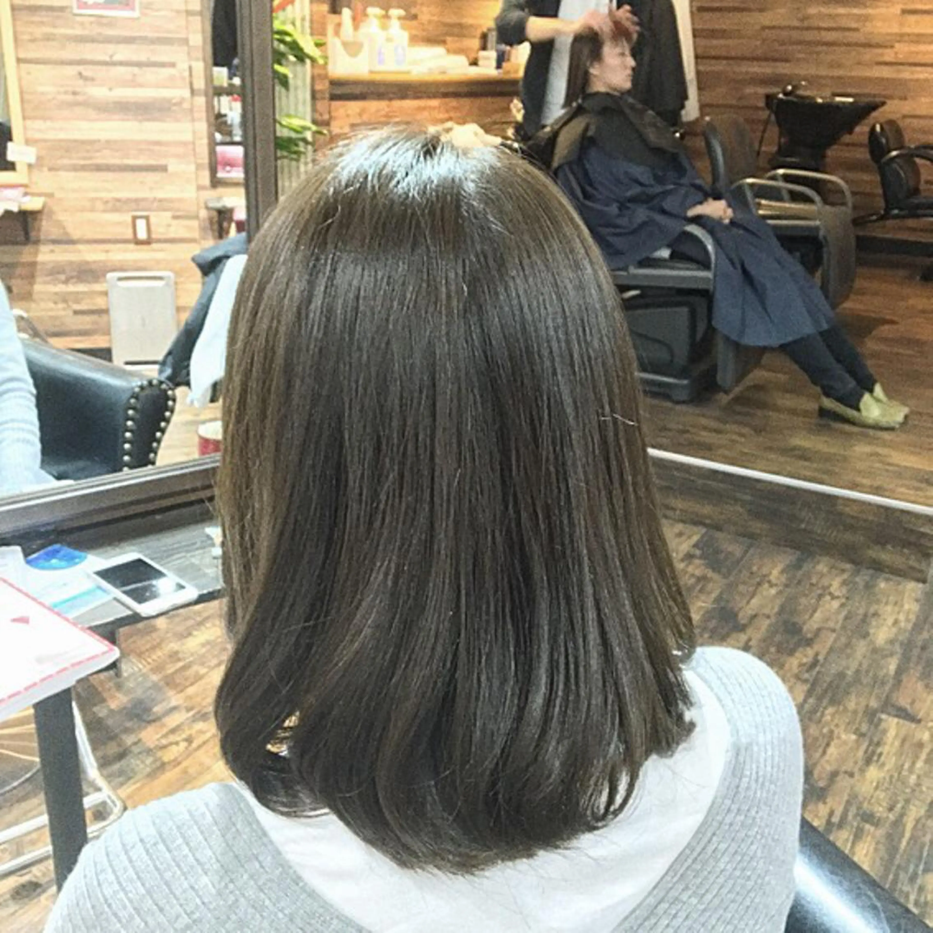 ミディアム カラー ワンレンボブ アッシュ ミント ボブ MITSU ✂️のヘアスタイル