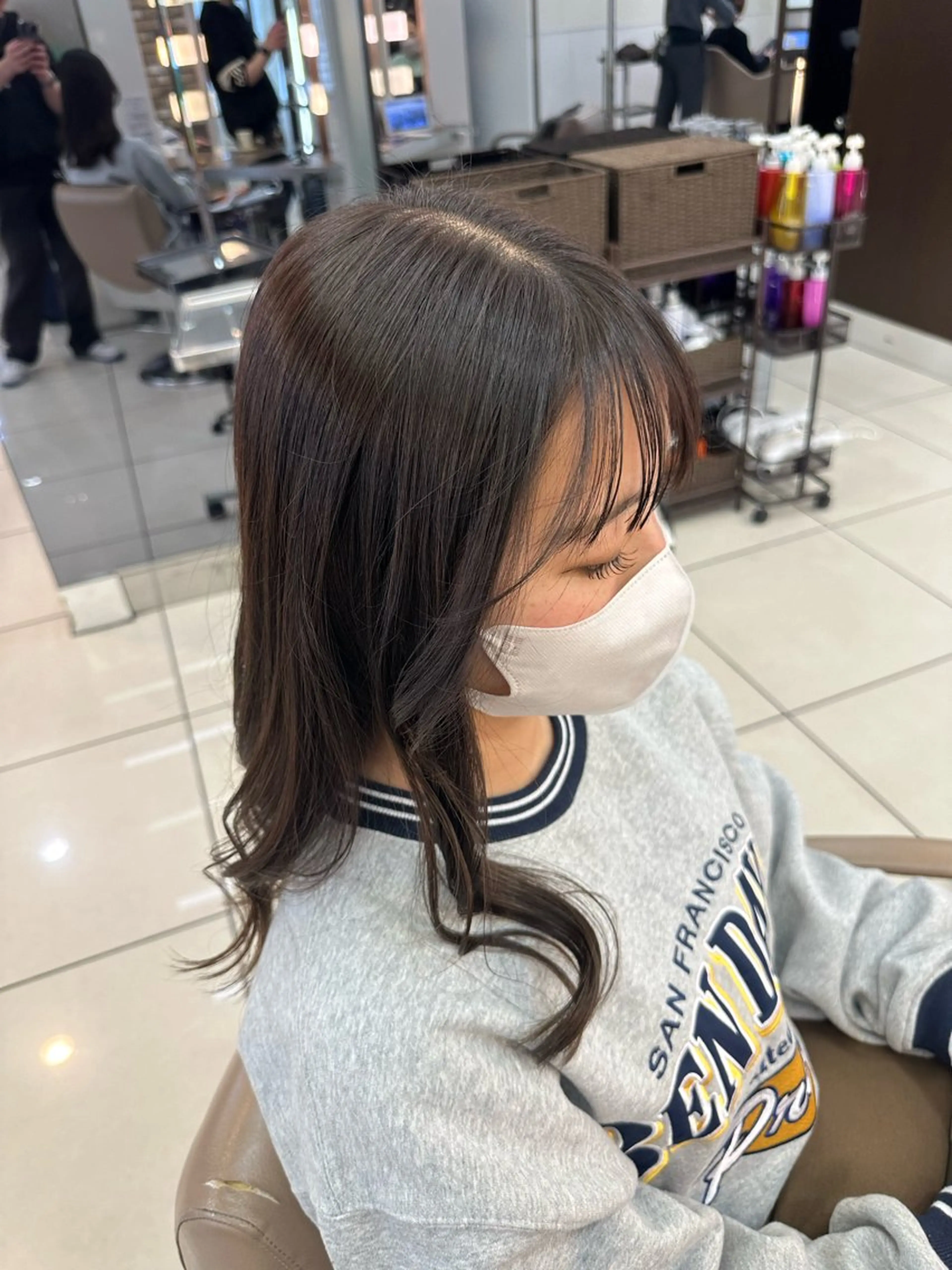 ロング カラー ヘアカラー ラウンドマッシュシャ ドウニュアンスパーマのヘアスタイル