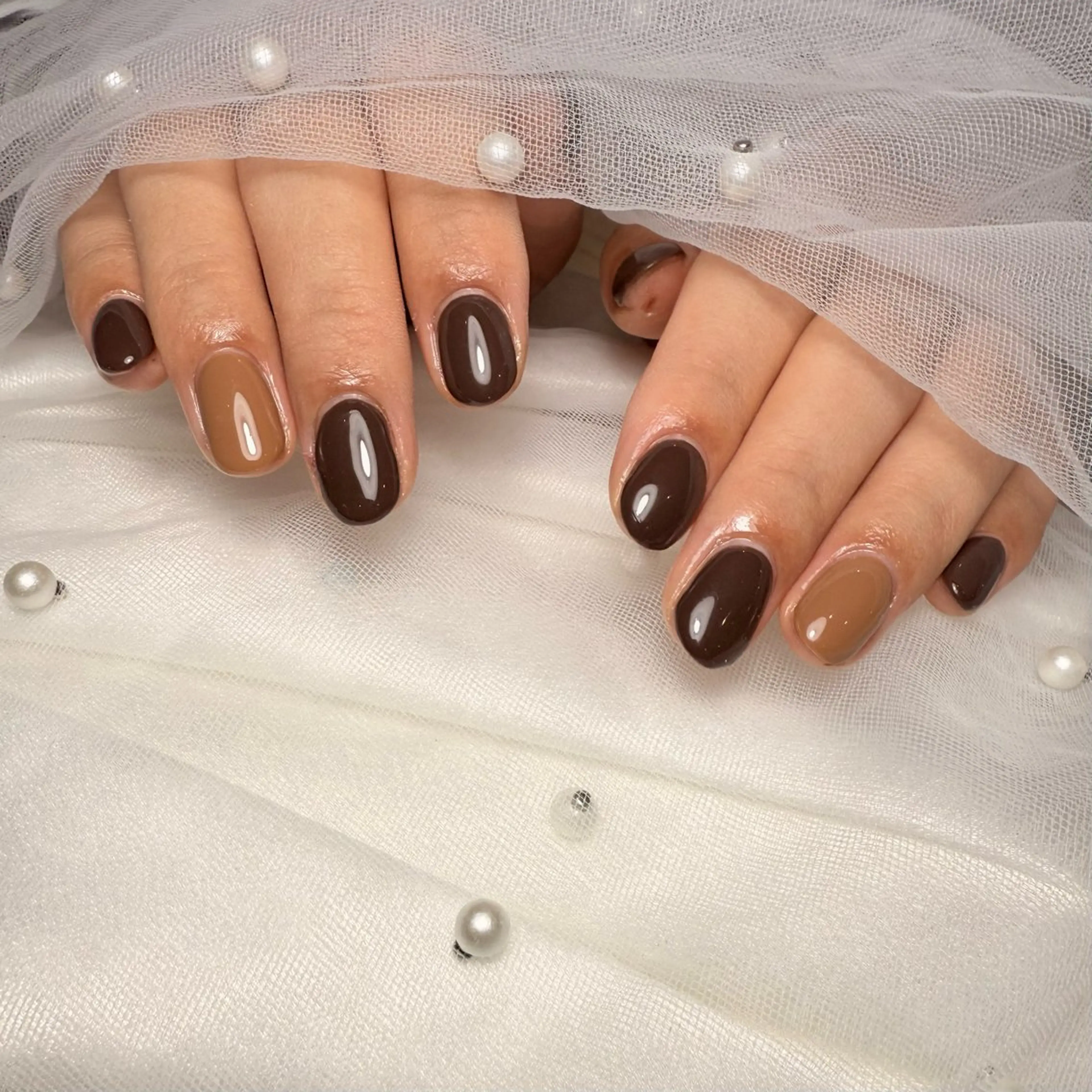 ネイル ブラウン ニュアンスネイル オフィスネイル ワンカラーネイル ショートネイル ハンドネイル LAMB所属・🌹Belle Nail🌹のネイルデザイン