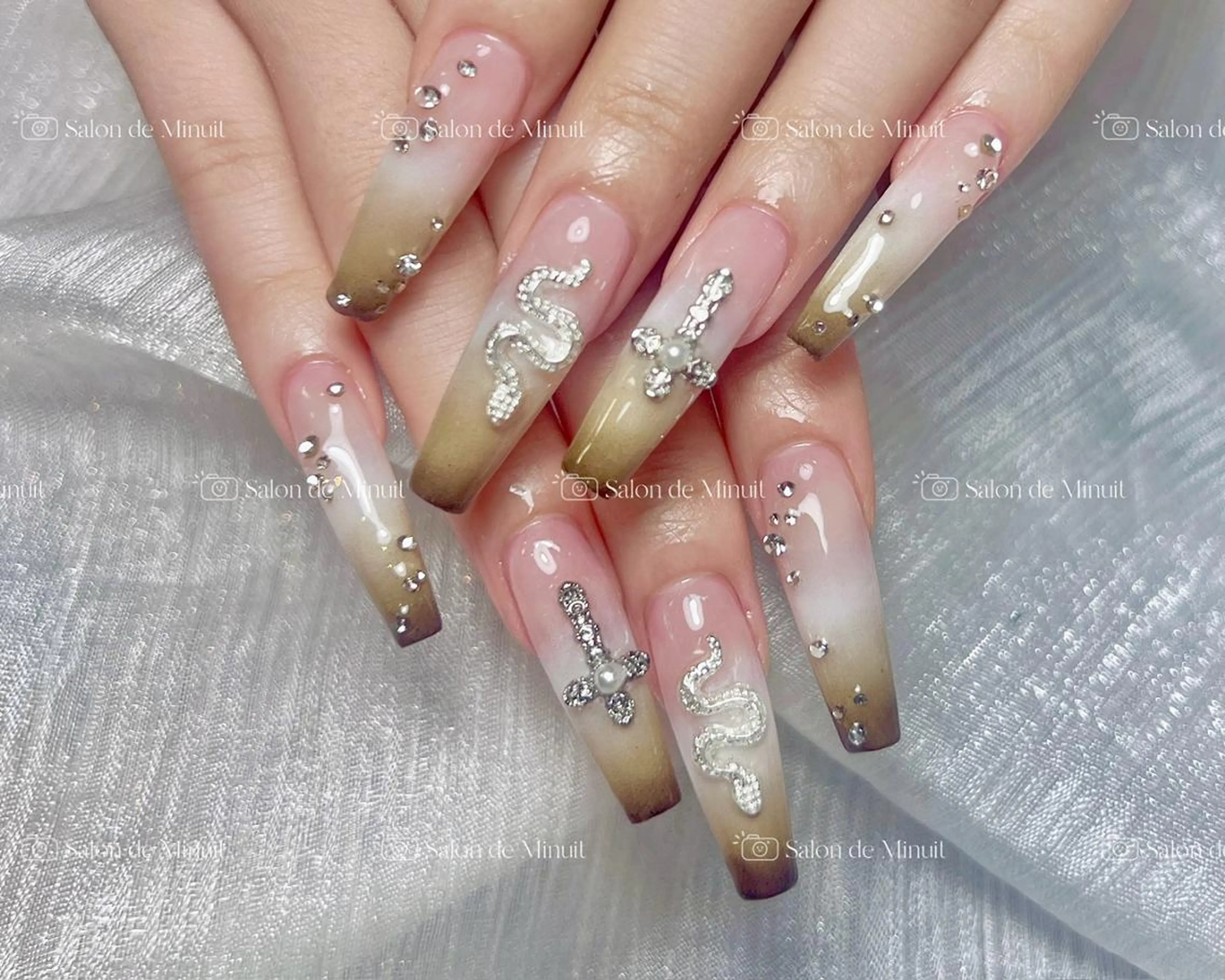 ネイル Salon de Minuit🦩のネイルデザイン