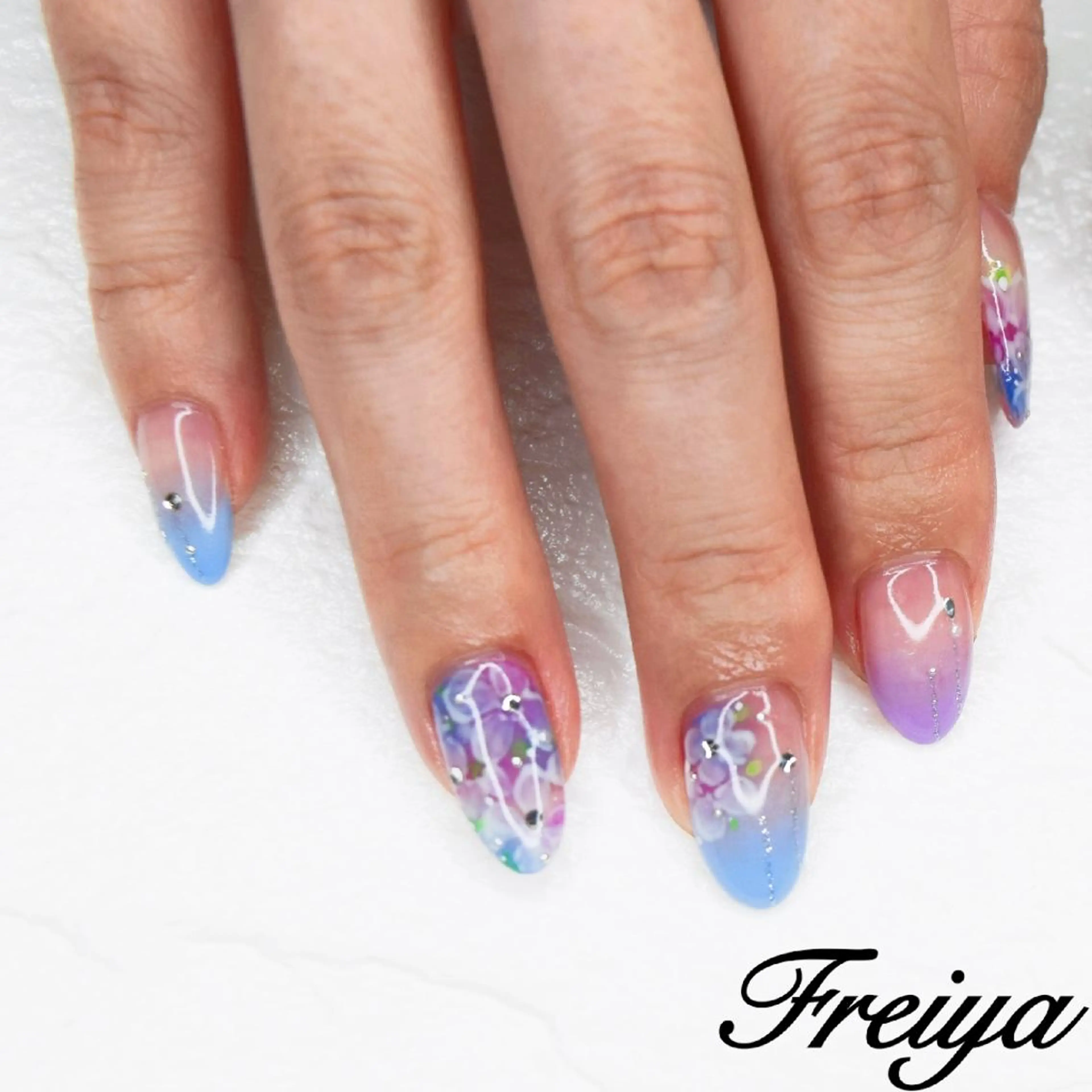 ネイル FREIYA所属・FREIYA マツエク、ネイルの眉毛・アイブロウイメージ