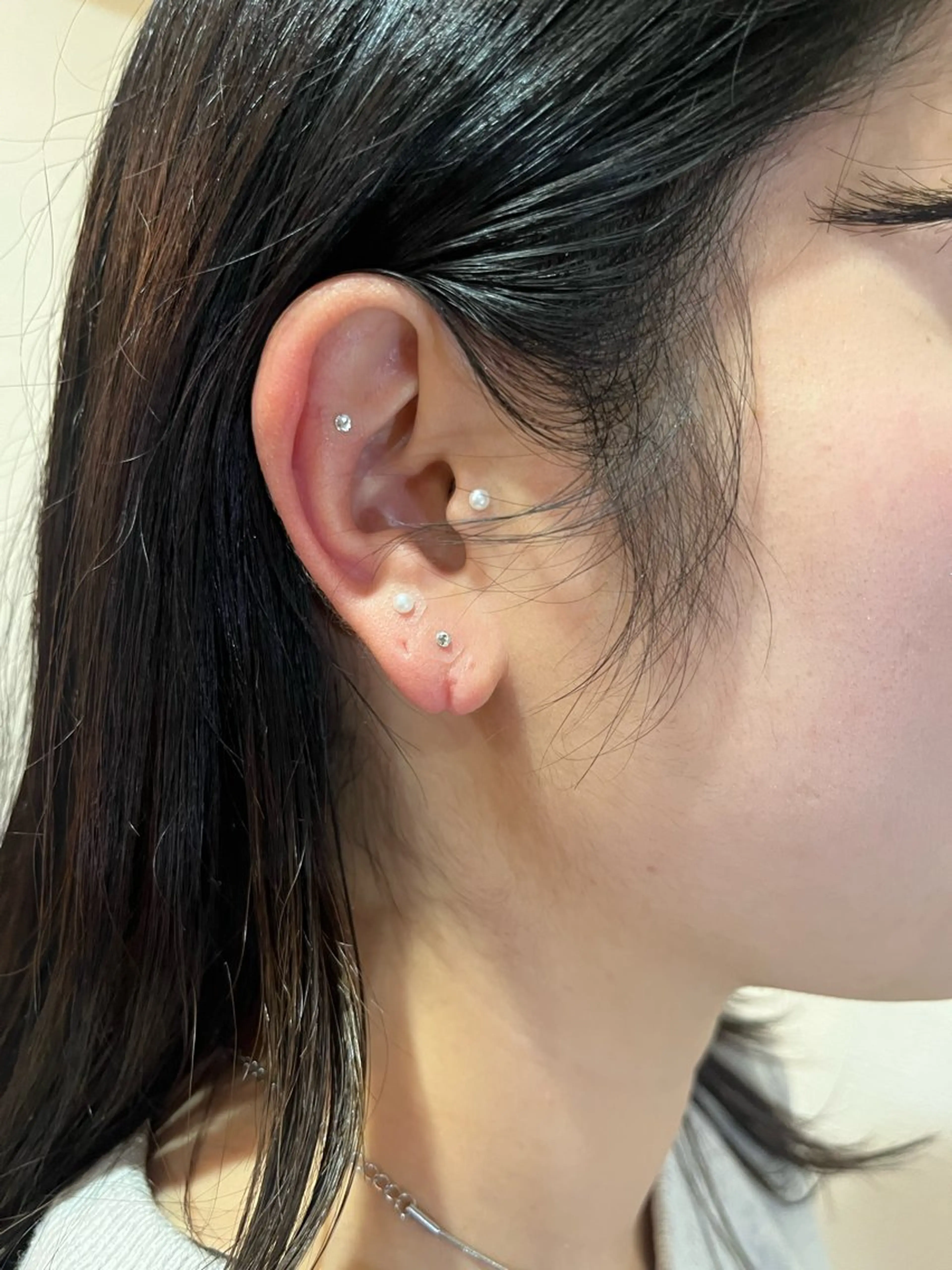 耳ツボ👂6個♡シンプルなクリスタルとパールのみです！の写真