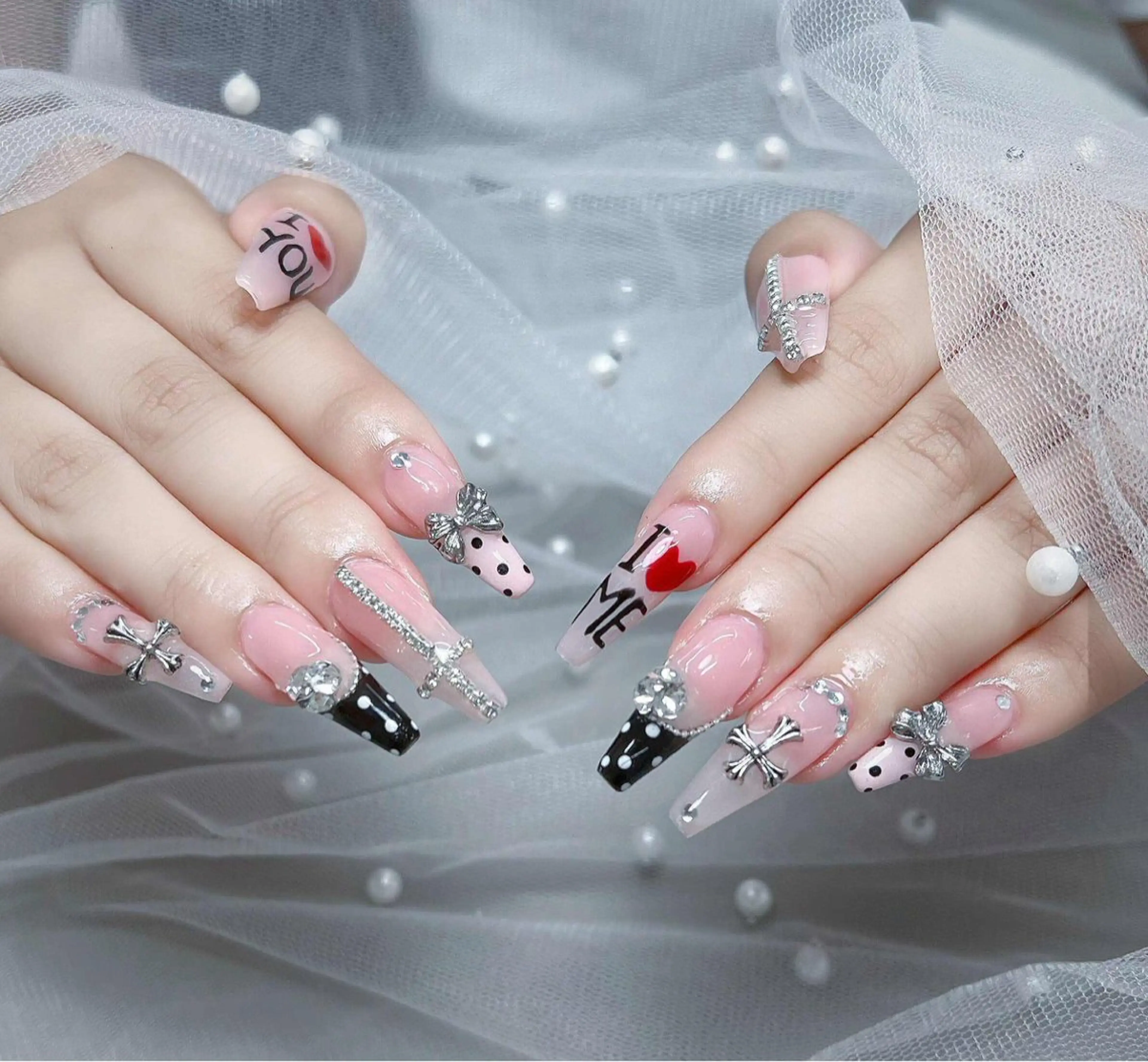 ネイル ハンドネイル ハンドケア いちご chan novaのネイルデザイン