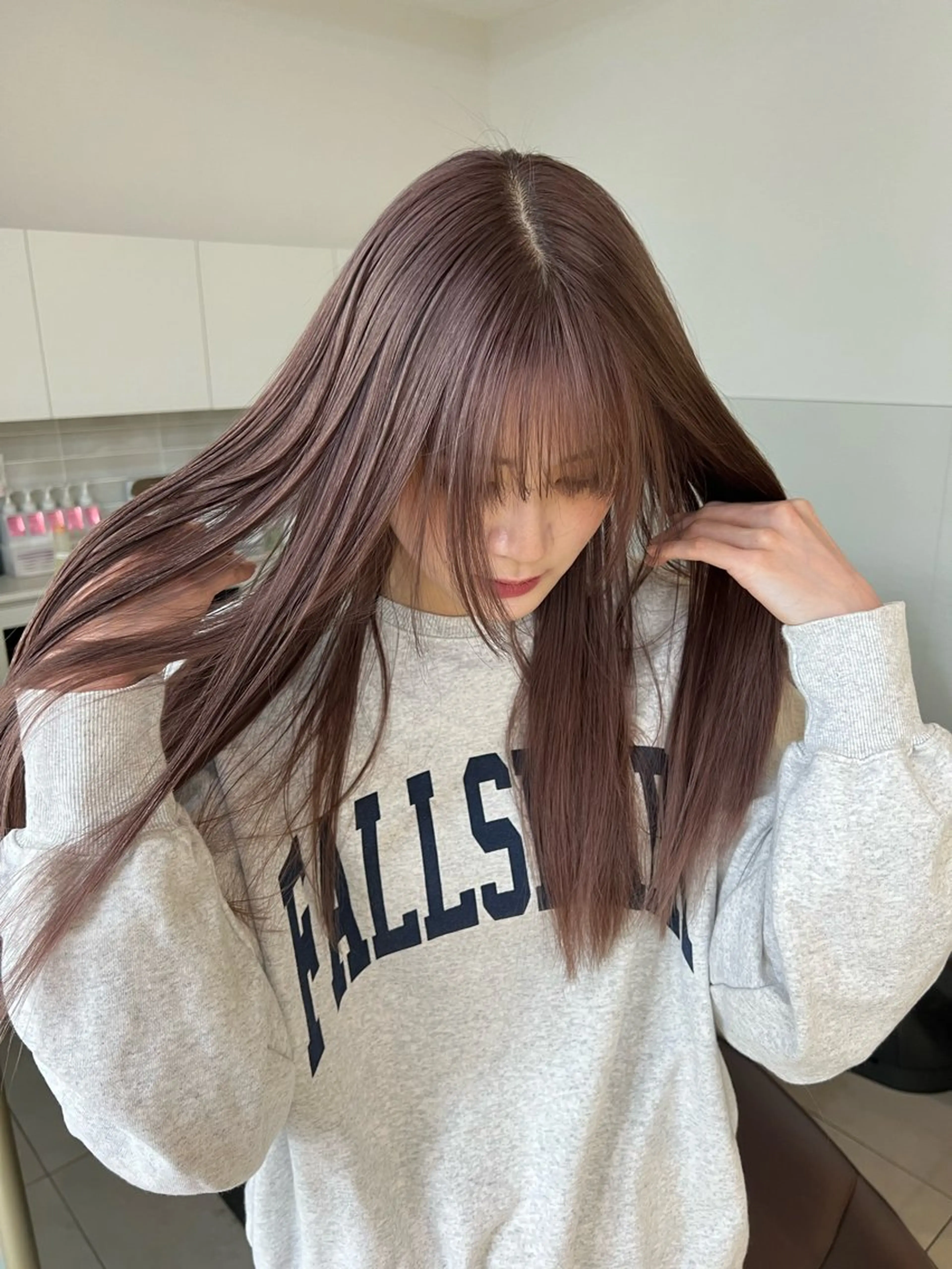 セミロング カラー アッシュ アッシュブラウン ブリーチ ブラウンカラー ケアブリーチ ヘアカラー トリートメント ヘアセット ニュアンスレイヤー ハイトーンカラーのヘアスタイル