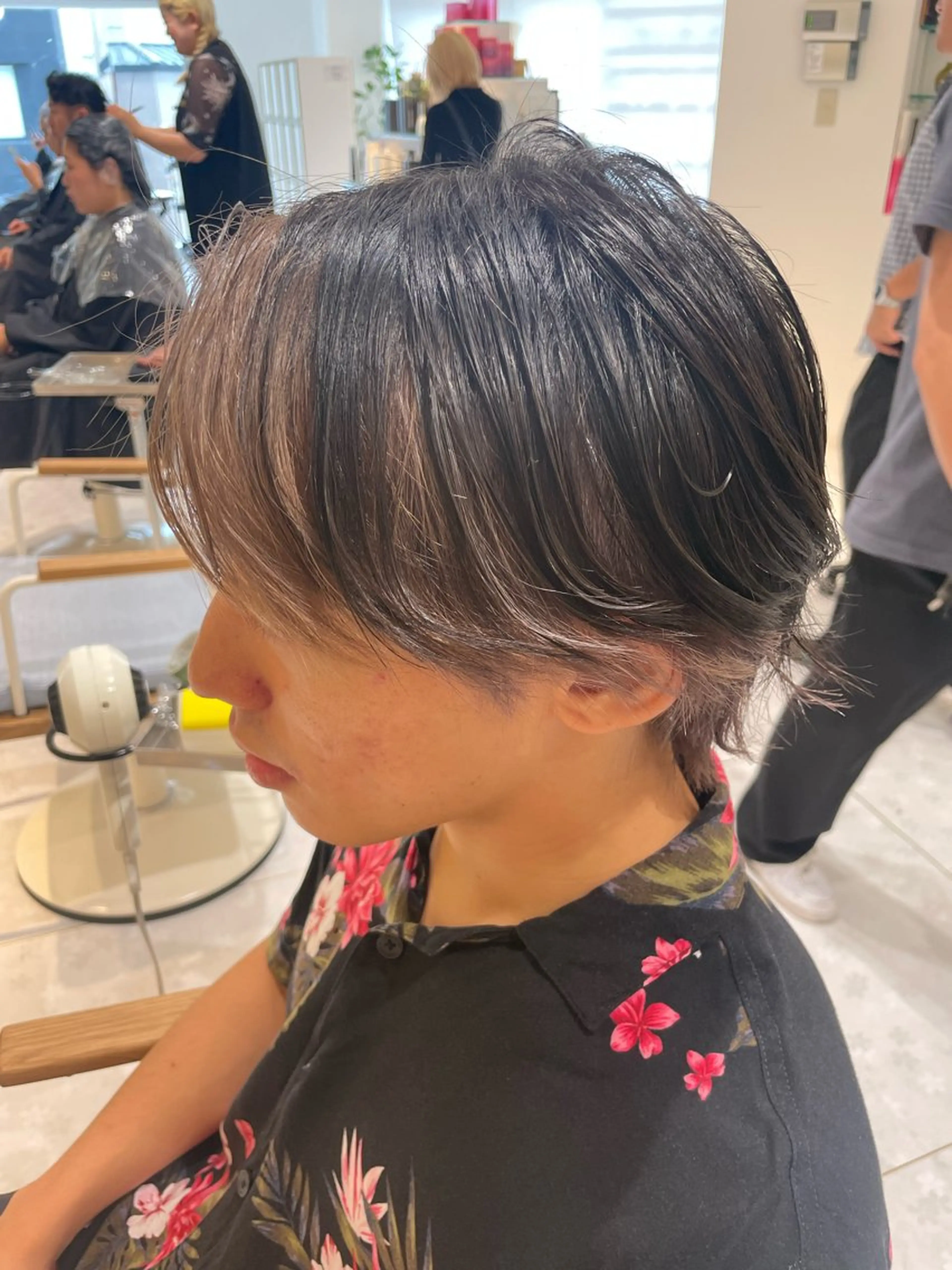 カラー メンズ メンズインナーカラー ミストバング  フェイスフレーミング グレージュ インナーカラー カット ヘアカラー 佐藤 綾郁のヘアスタイル
