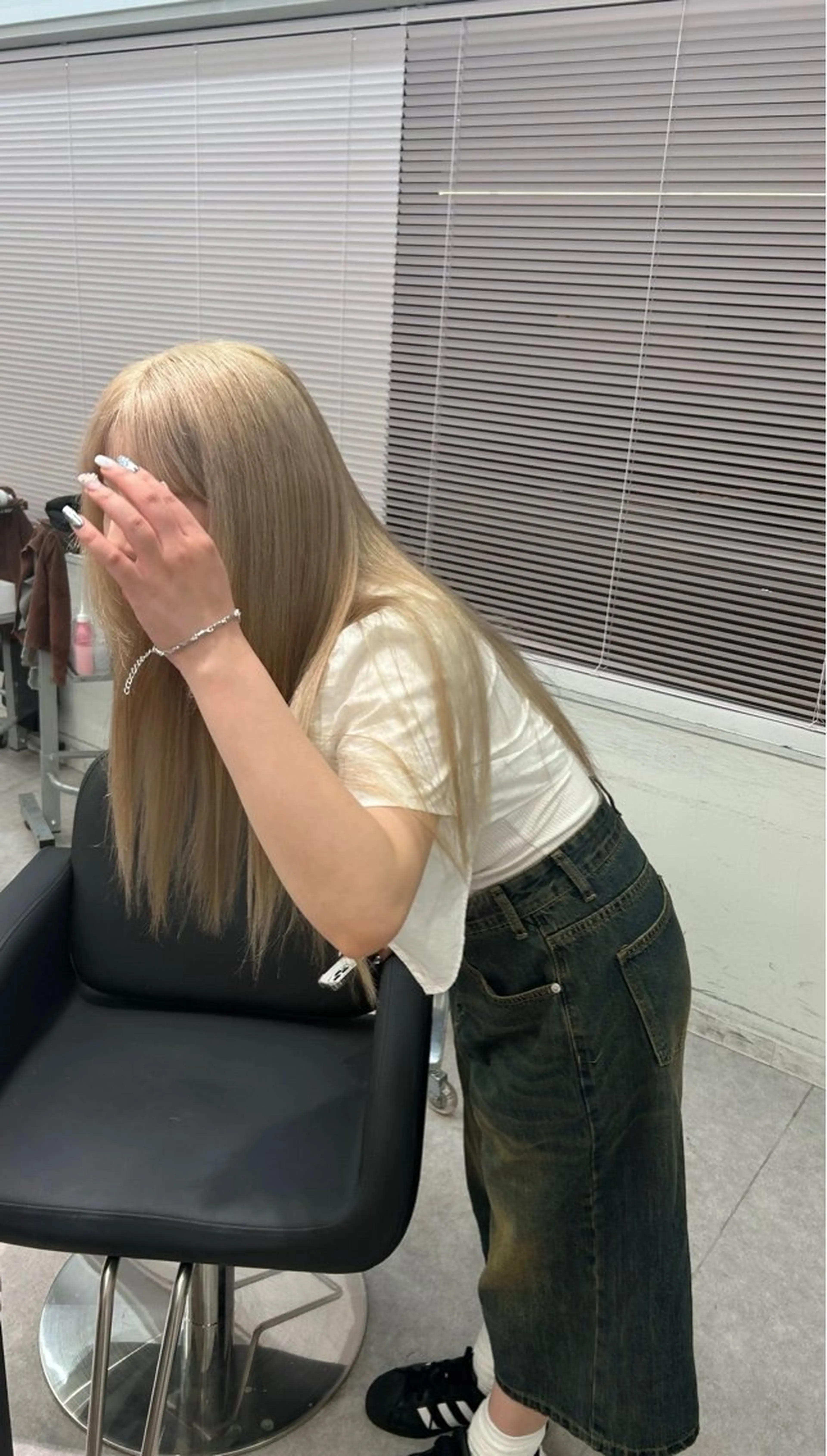 ロング カラー アッシュ ベージュカラー ブリーチ ブロンド ブロンドベージュ PELE所属・🐹ミルクティー ‼️✊🏻yuiのヘアスタイル