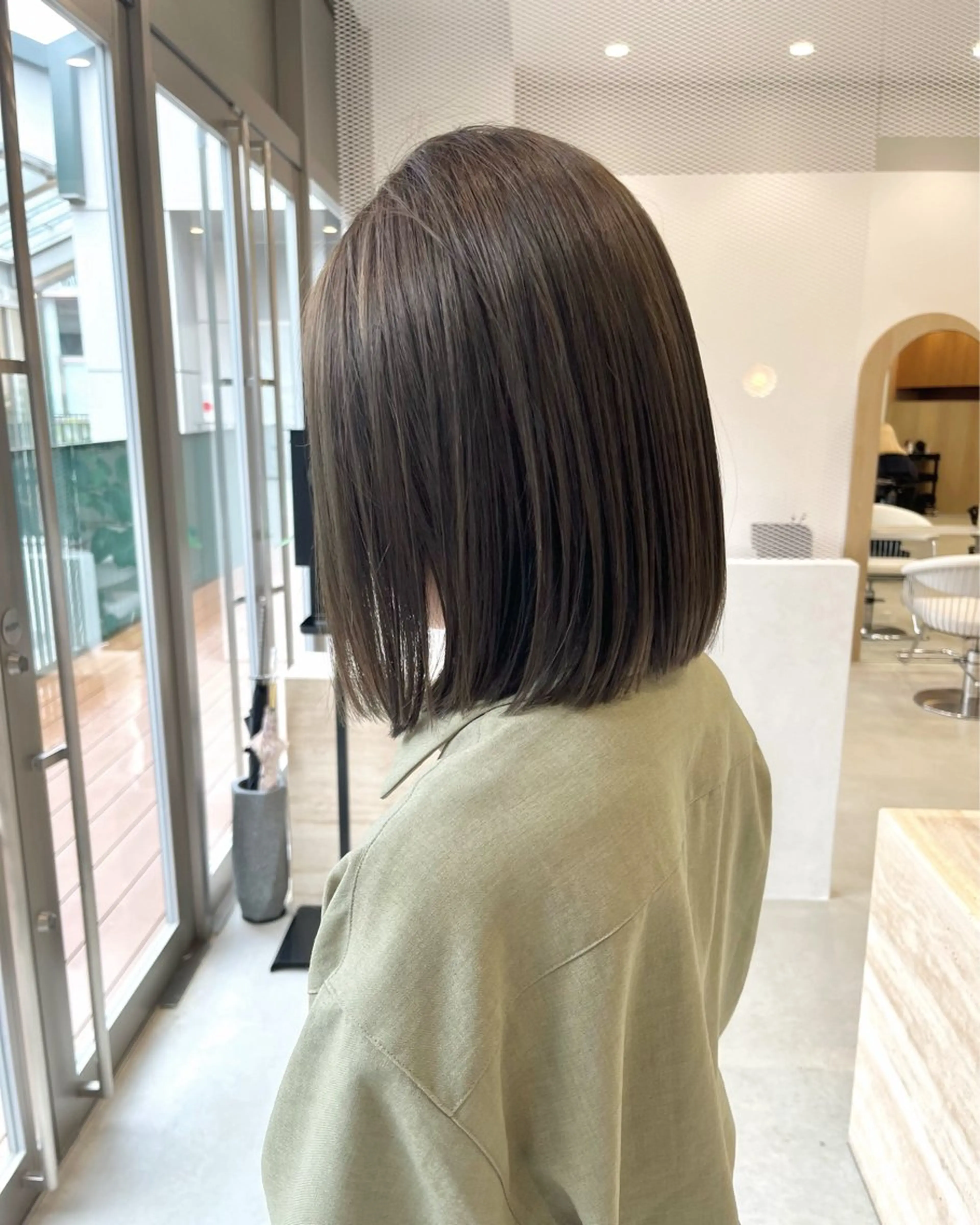 ミディアム カラー ブリーチ ダブルカラー グレージュ ブリーチなしカラー オリーブグレージュ 透明感カラー✴︎ SAYAKAのヘアスタイル
