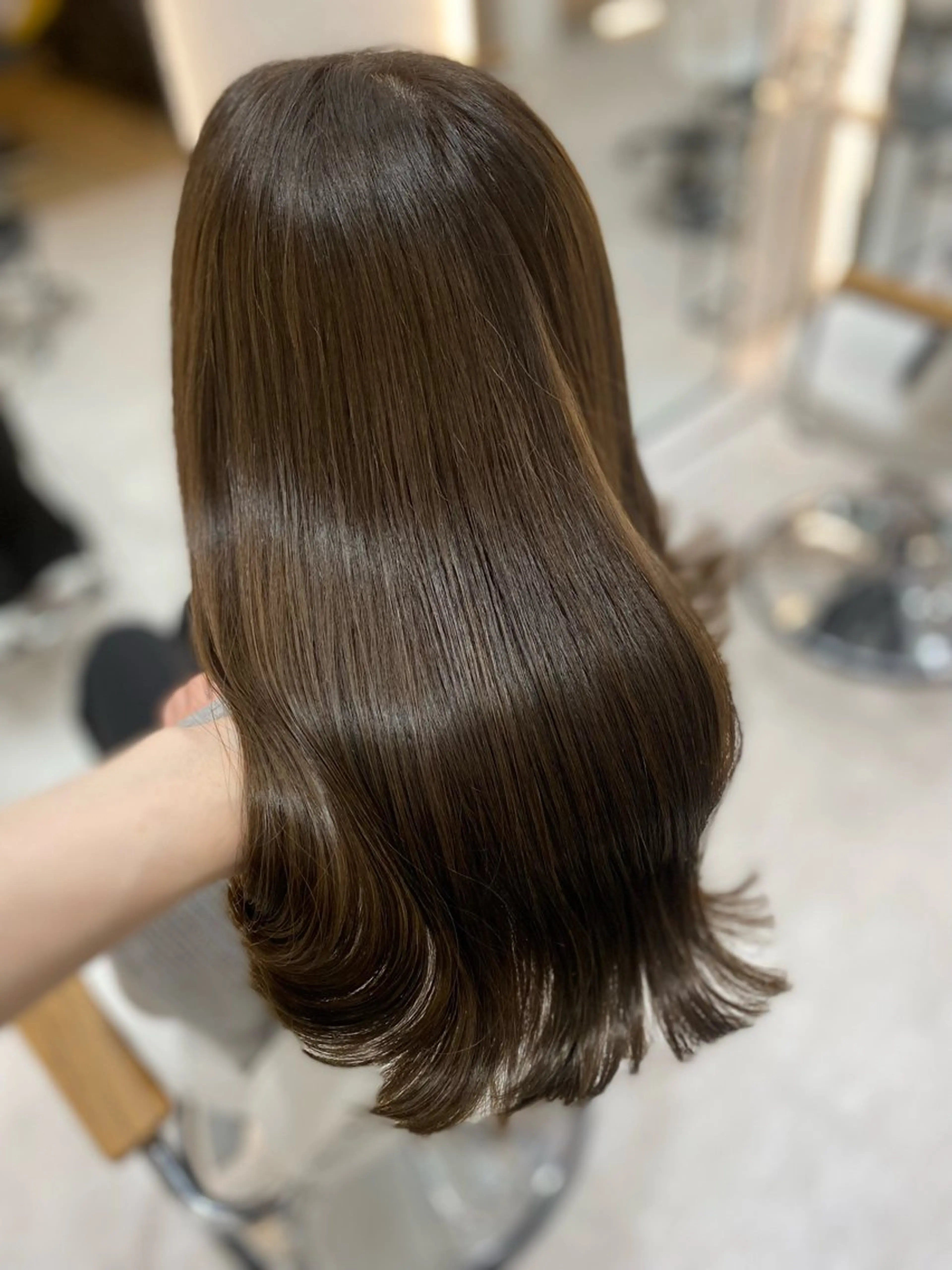 ロング カラー グレージュ オリーブグレージュ オリーブグレー トリートメント カット ヘアカラー トリートメント 艶髪・透明感カラー・ 韓国ヘア・Yuriのヘアスタイル