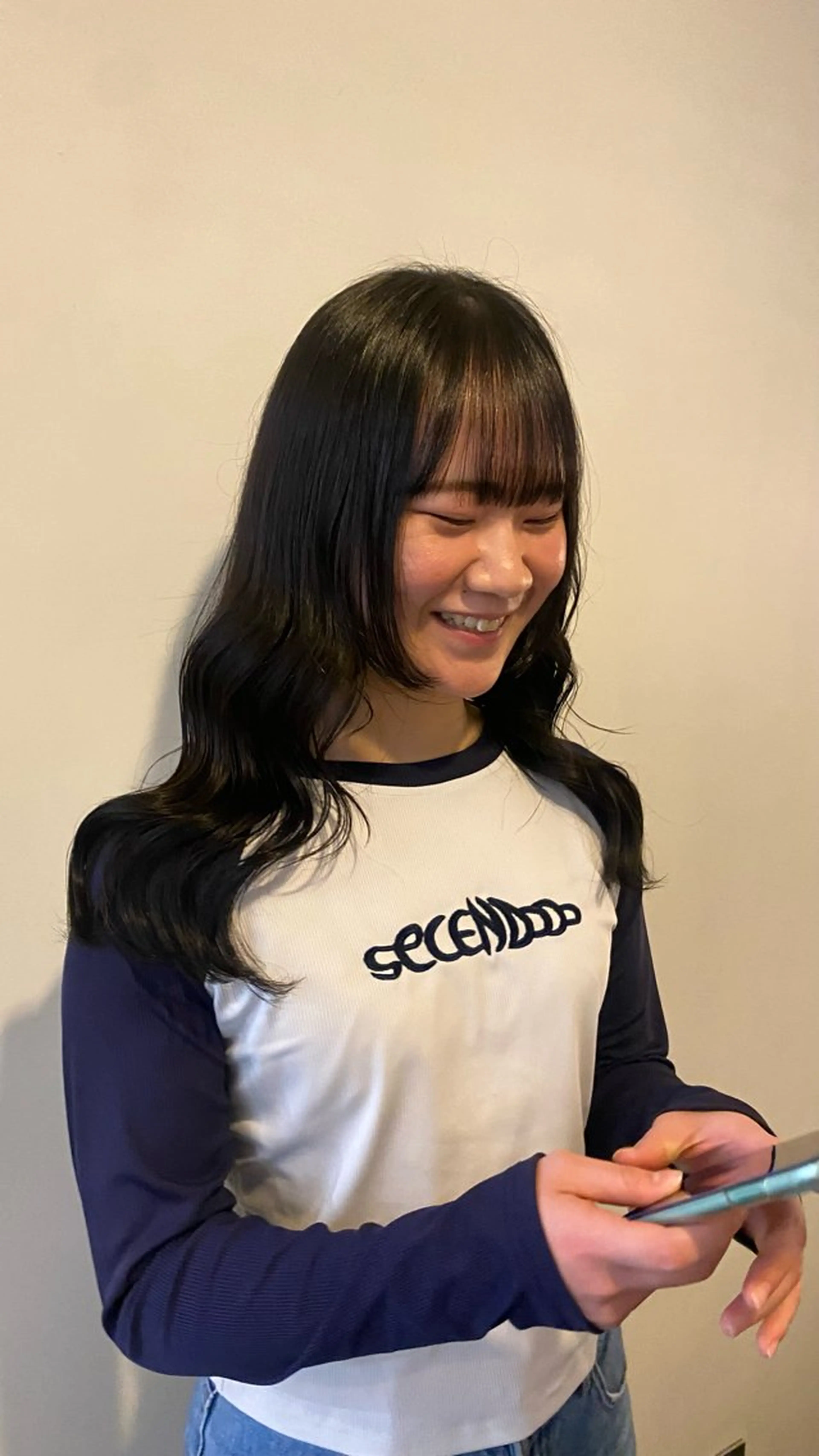 ロング カラー 磯谷 朋のヘアスタイル