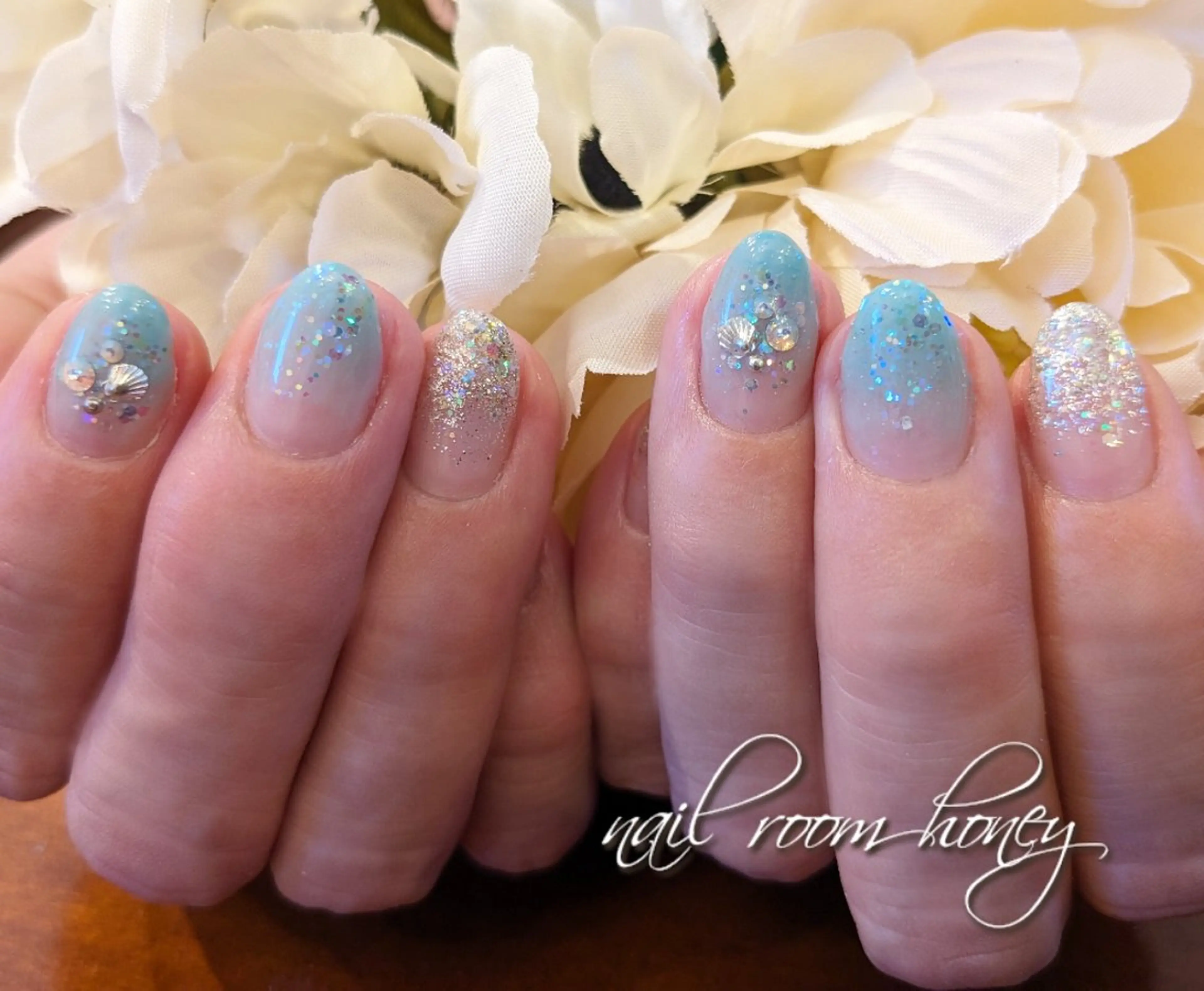 ネイル ブルー グラデーション 夏ネイル ハンドネイル nail room  honeyのネイルデザイン