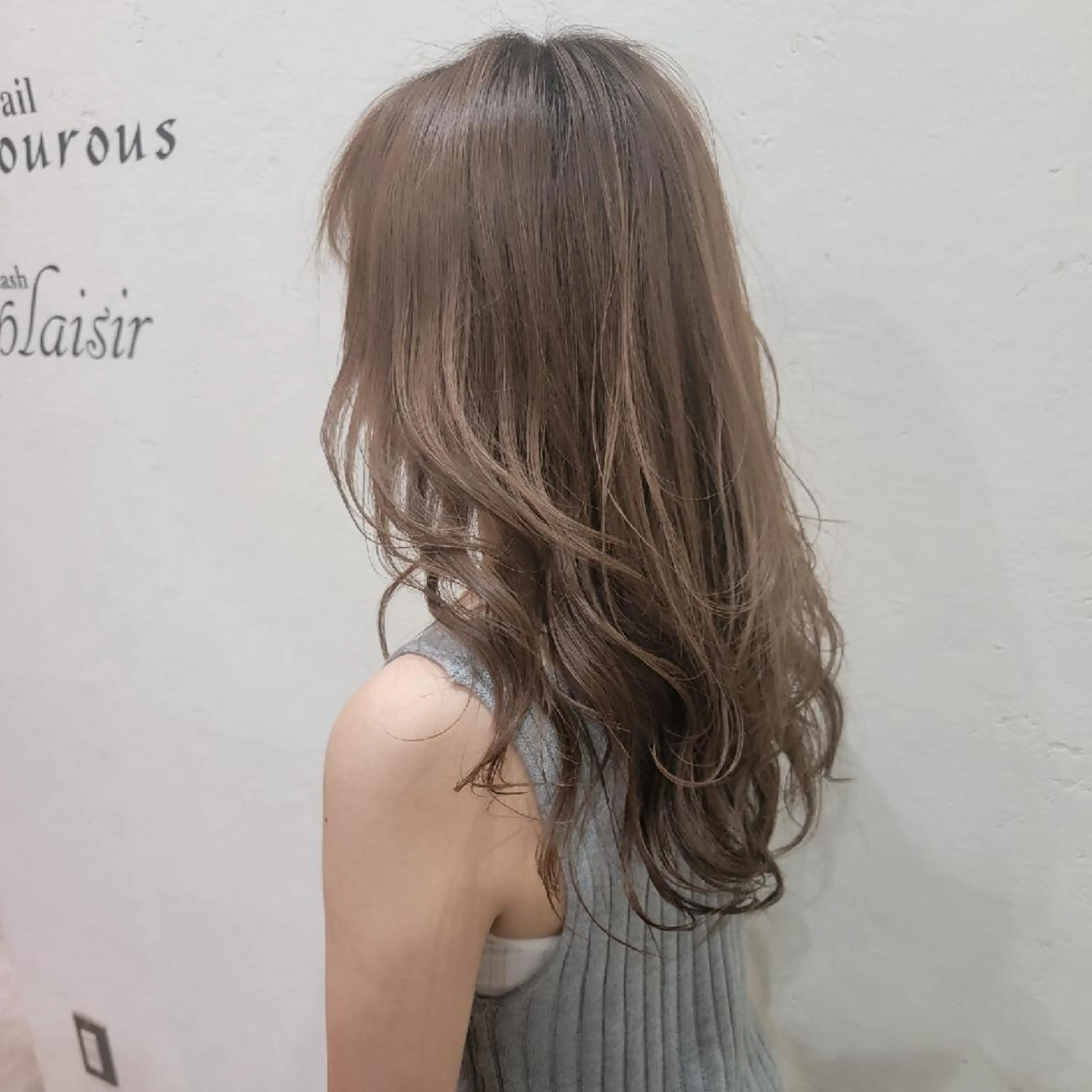 セミロング レイヤーカット 手代木 遼のヘアスタイル