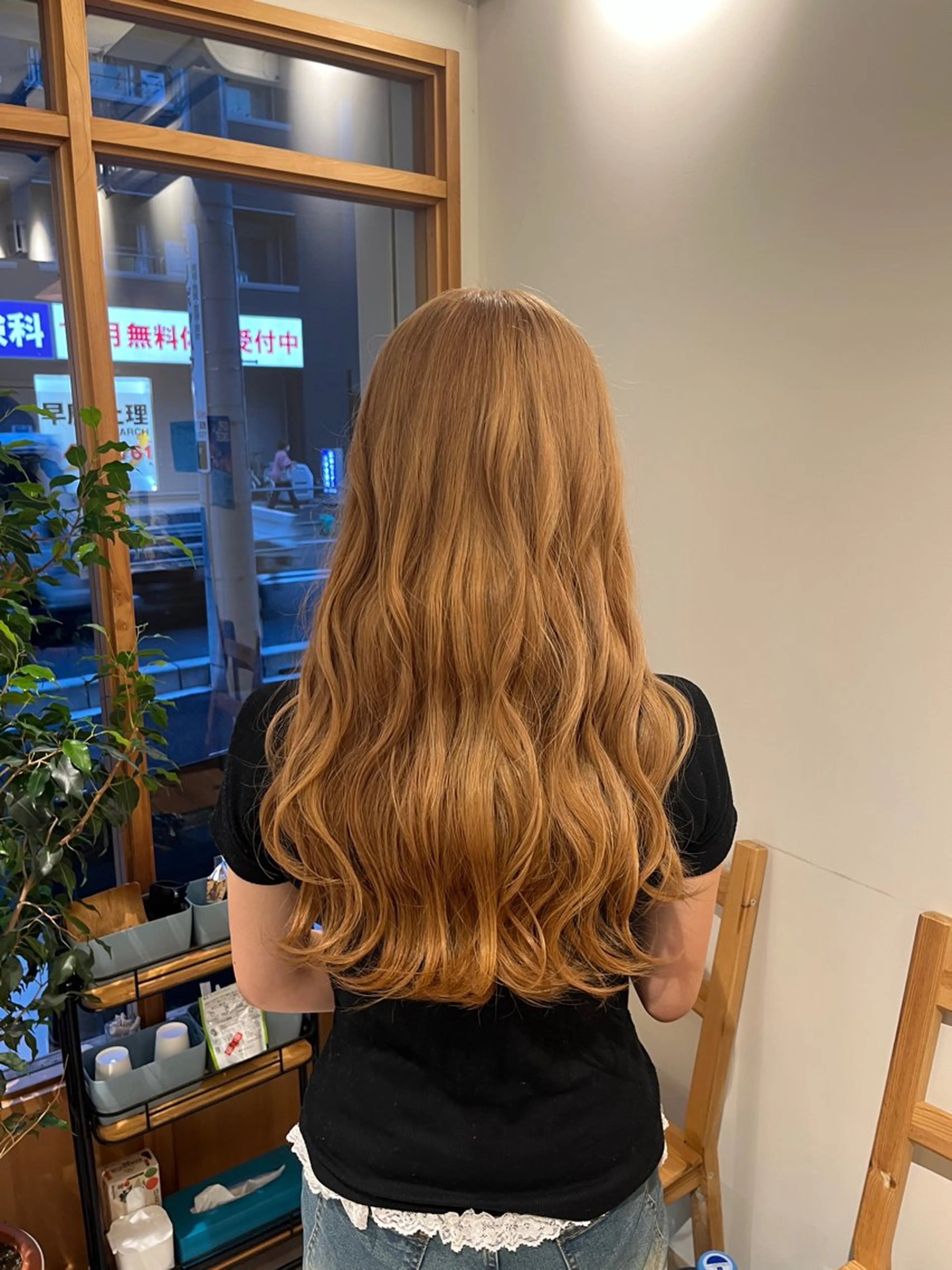 ロング カラー ヘアカラー 荒井 茉凜のヘアスタイル