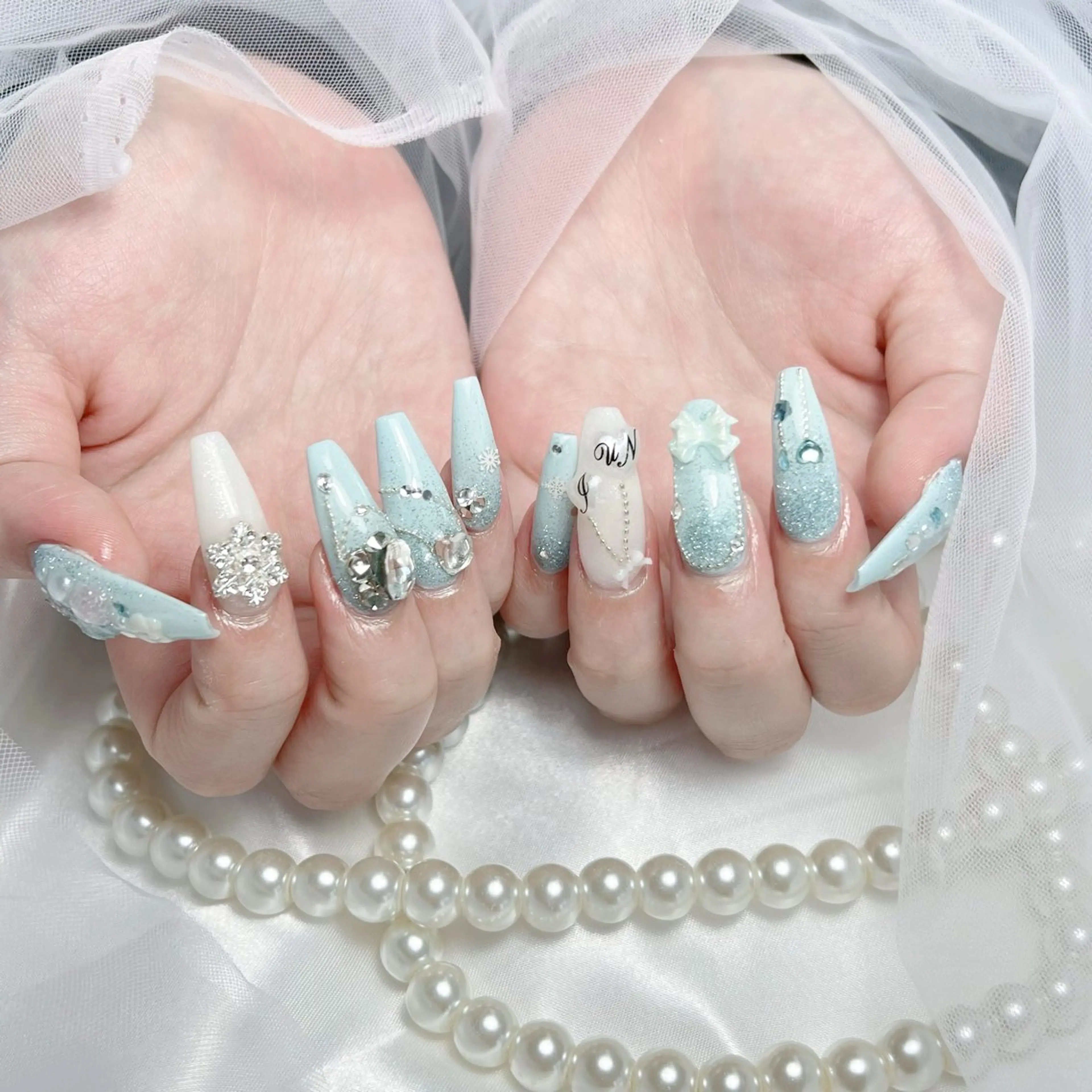 ネイル グリーン キラキラネイル ラメ(グリッター) ニュアンスネイル 赤色 ハンドネイル ハンドケア ぱん ちゃんのネイルデザイン