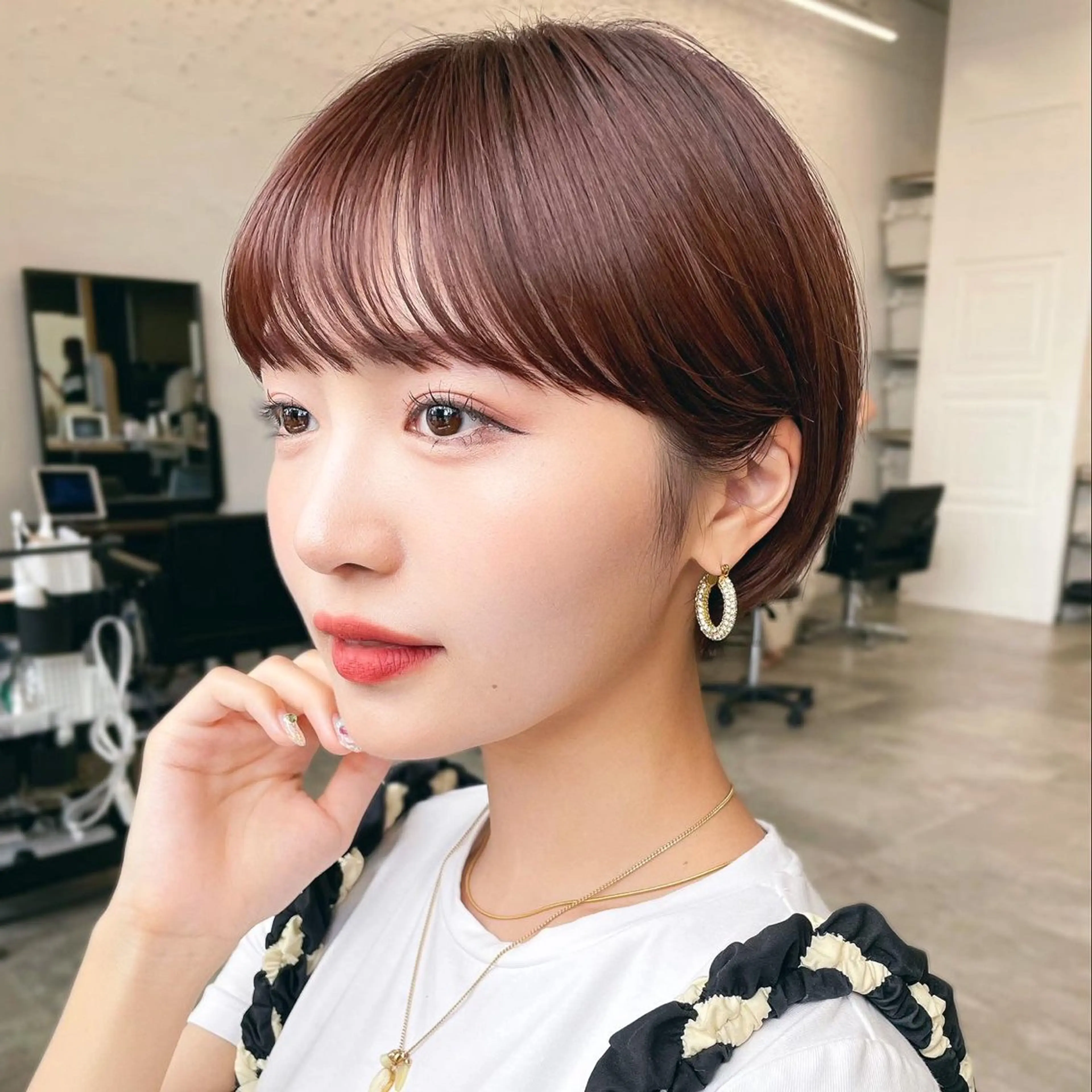 ショート カラー ブラウンカラー ナチュラルブラウン ショートヘア カット ヘアカラー 似合わせショート/透 明感カラー/西田祐賀のヘアスタイル