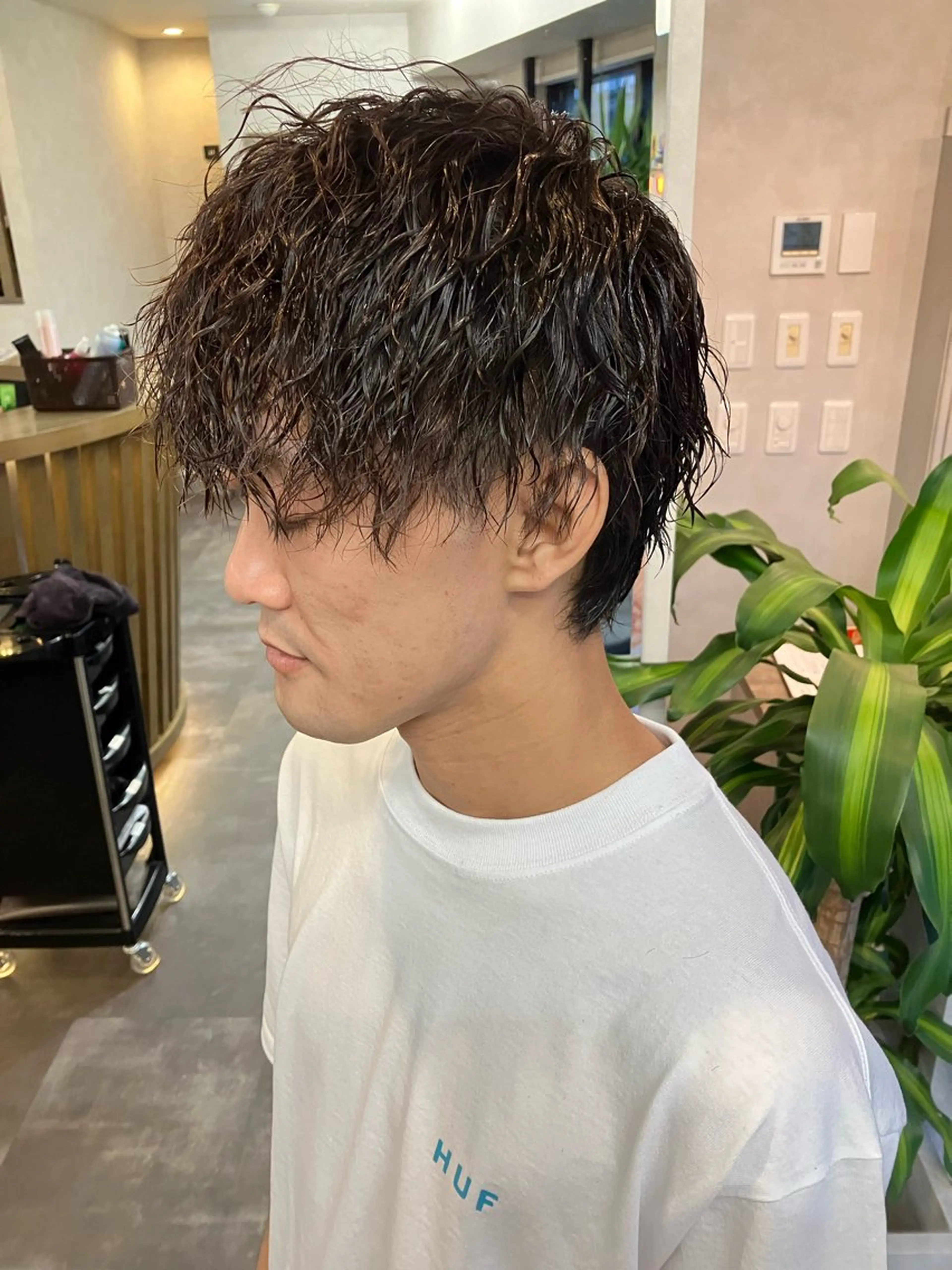 ショート パーマ メンズ カット パーマ センターパート メンズカット町田佑人のヘアスタイル
