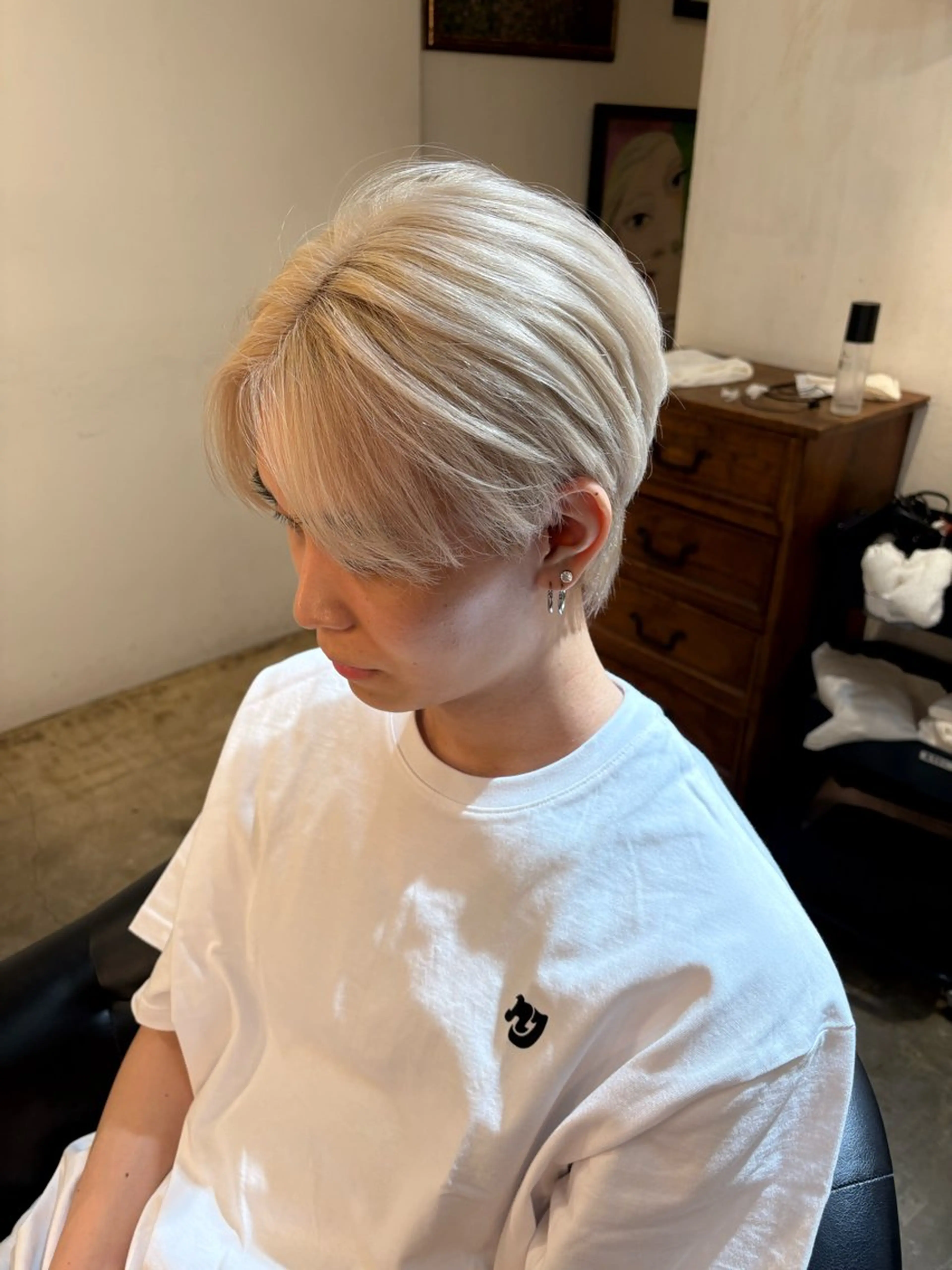 ショート カラー メンズ ベージュカラー ホワイトベージュ ヘアカラー 内田 尚希のヘアスタイル