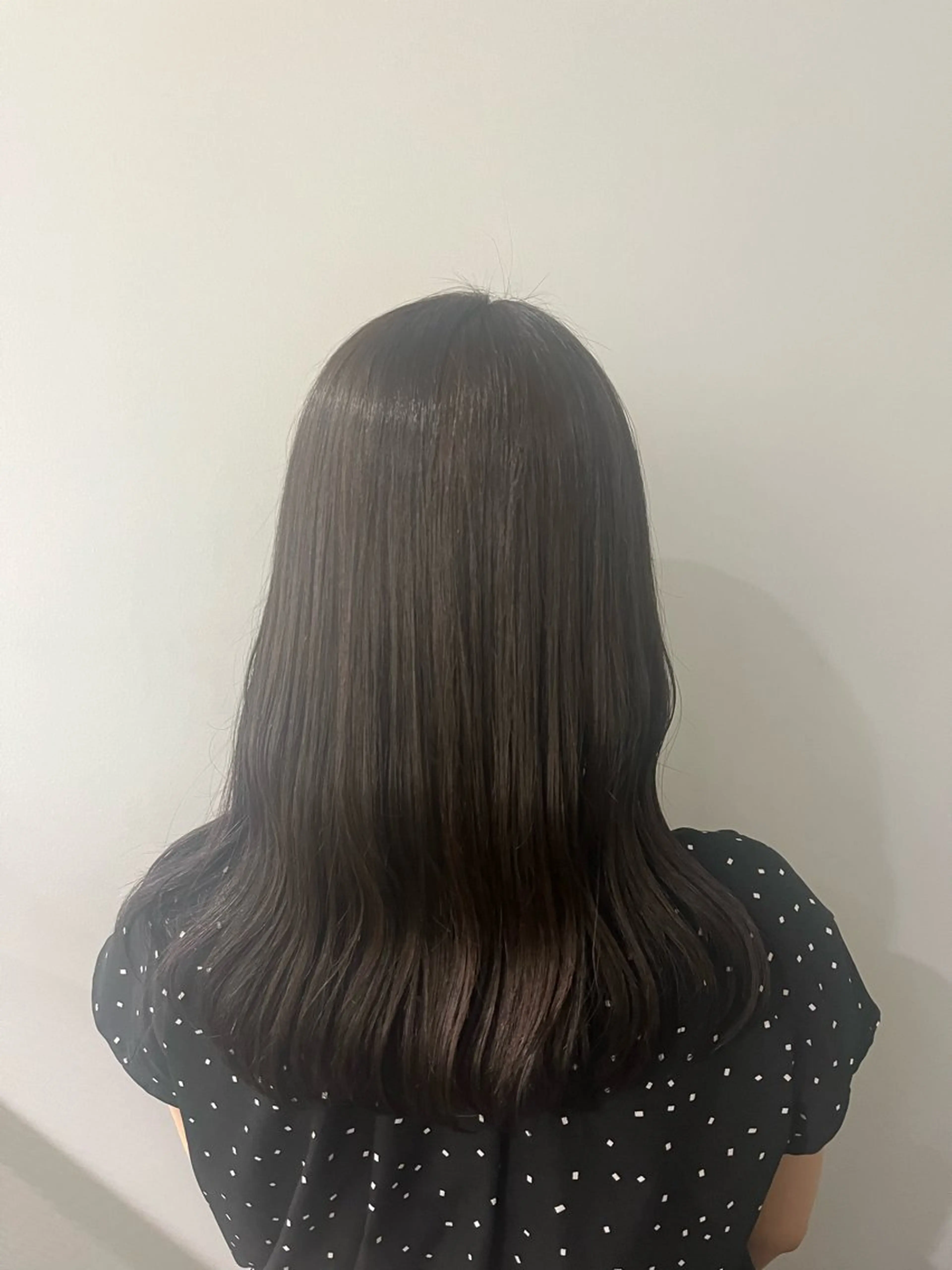 セミロング カラー ヘアアレンジ グレージュ オリーブグレージュ オリーブグレー ✴︎ミツマ ハルナ✴︎のヘアスタイル