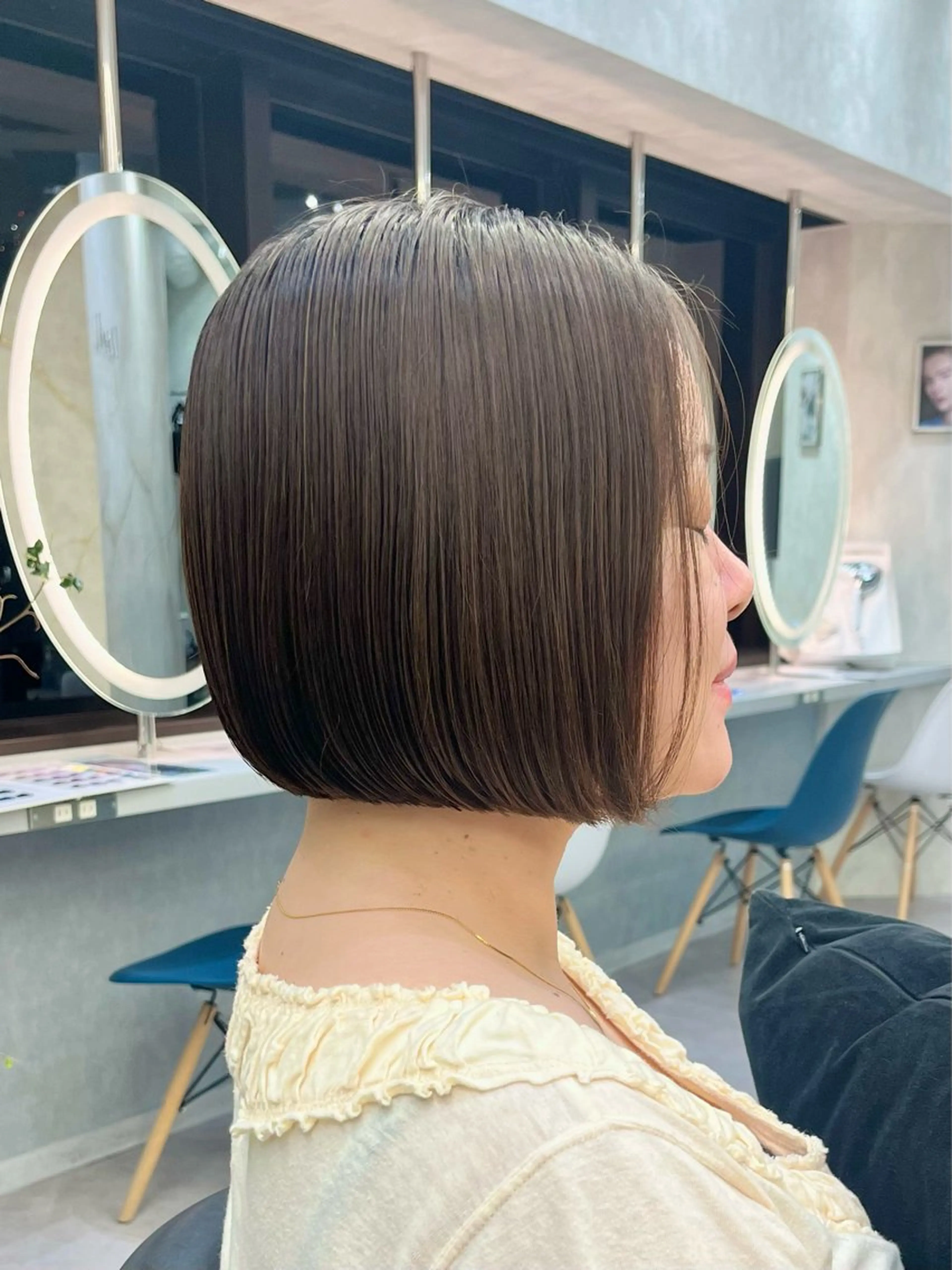 ショート カラー パーマ ヘアアレンジ ブリーチ ケアブリーチ 透明感カラー ダブルカラー ハイライトカラー ボブ｜韓国｜美髪矯正 ｜amika🌙のヘアスタイル