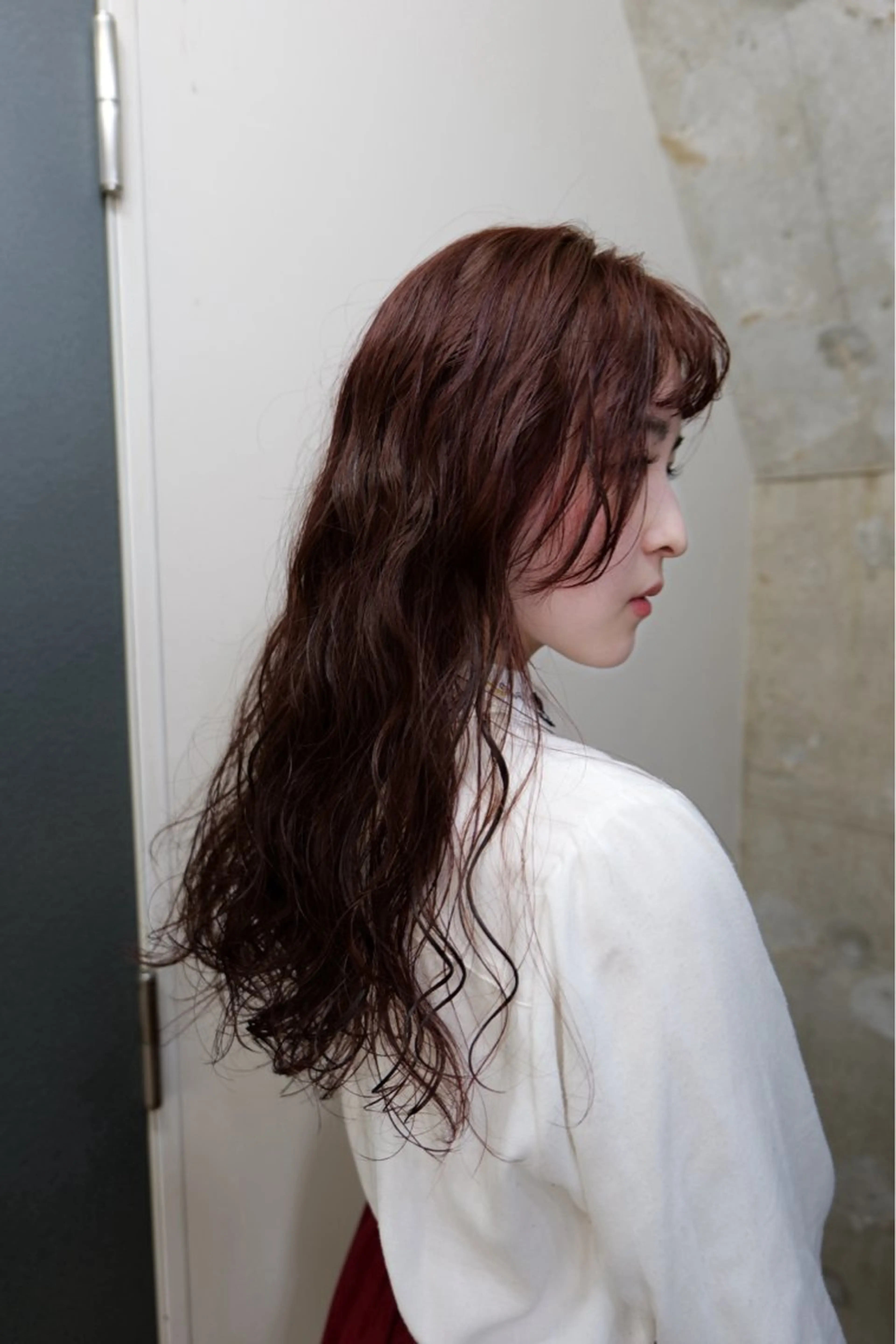 ロング カラー パーマ スパイラルパーマ 𝙱𝙻𝙴𝙽 𝚋𝚢 𝚍𝚘𝚝.所属・🤍BLEN 窓🤍のヘアスタイル