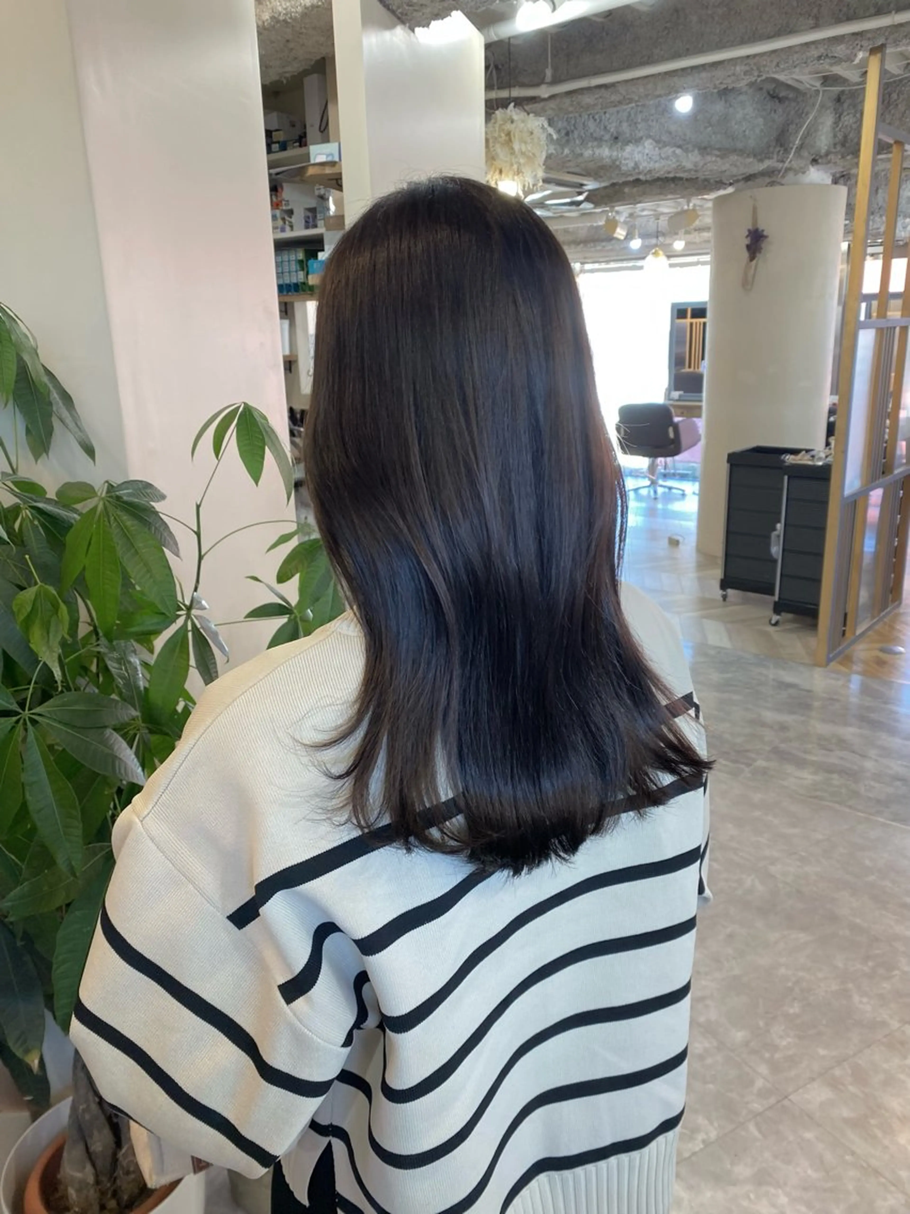 セミロング カラー グレージュ カット ヘアカラー トリートメント ヤスザトアヤノ ／レイヤー／オリーブのヘアスタイル