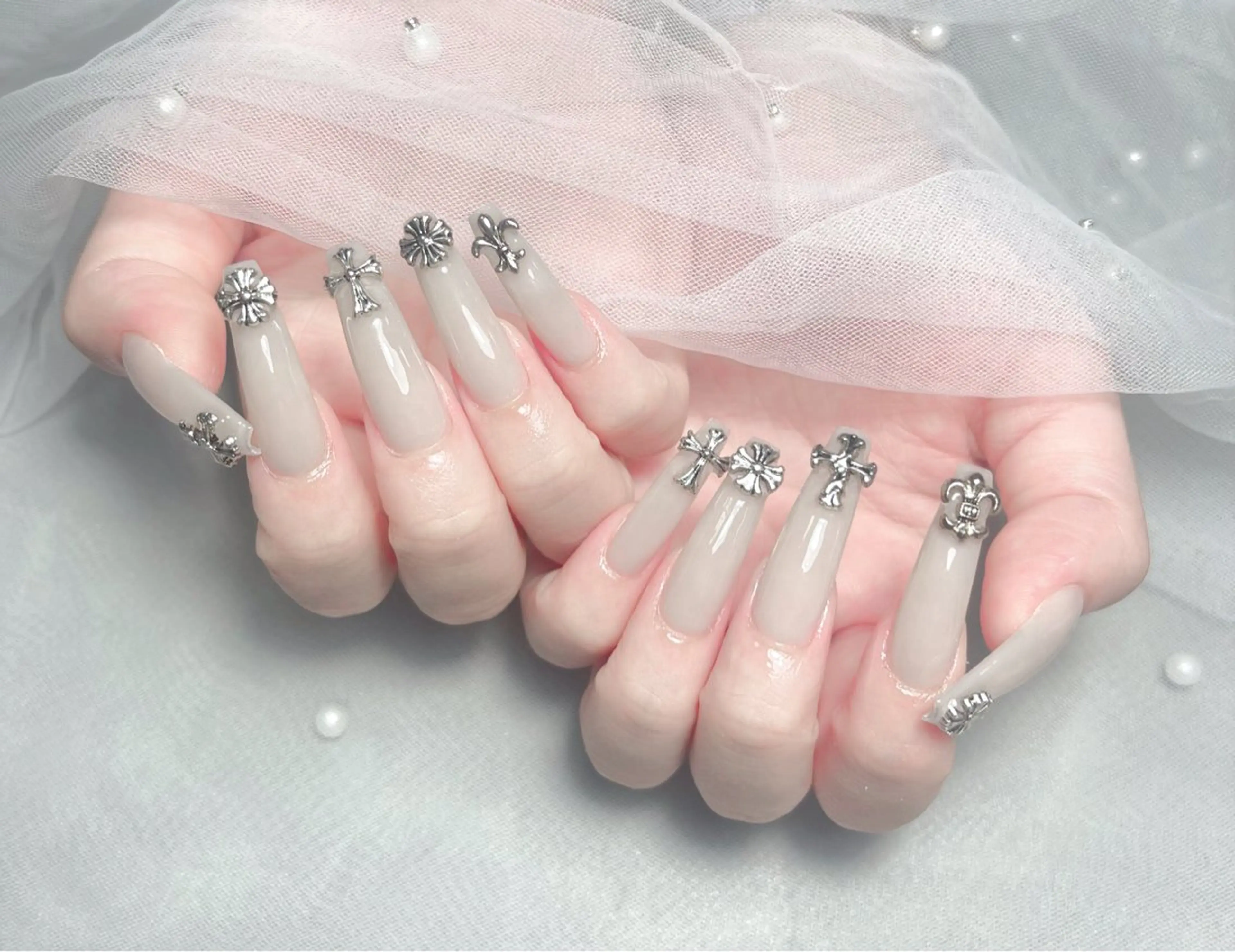 ネイル オーロラネイル クリアネイル フラッシュネイル ジェルネイル グラデーション ハンドネイル Amee Nailsalonのネイルデザイン