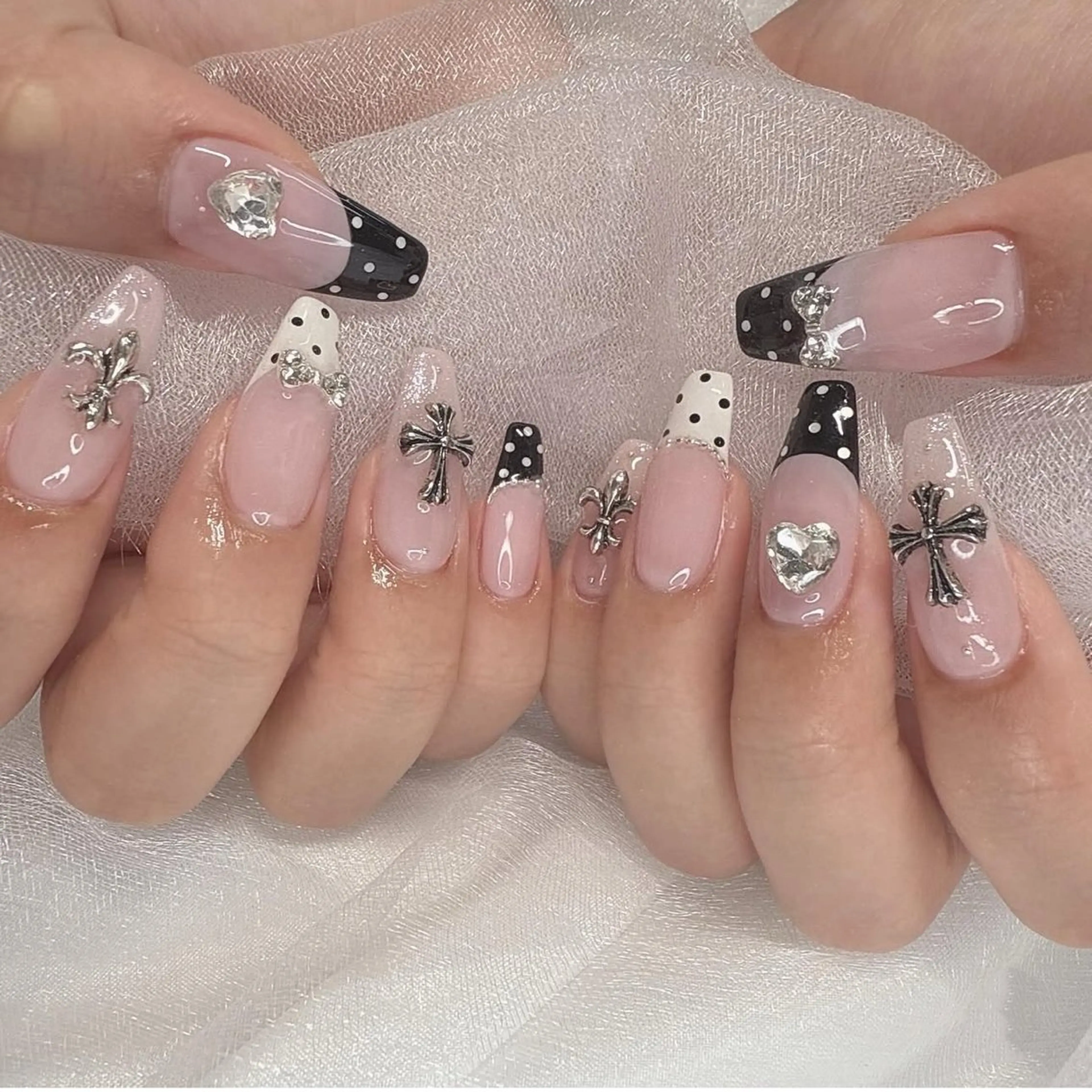 ネイル キラキラネイル シンプルネイル 春ネイル ワンホンネイル 冬ネイル ハンドネイル sora Nailのネイルデザイン
