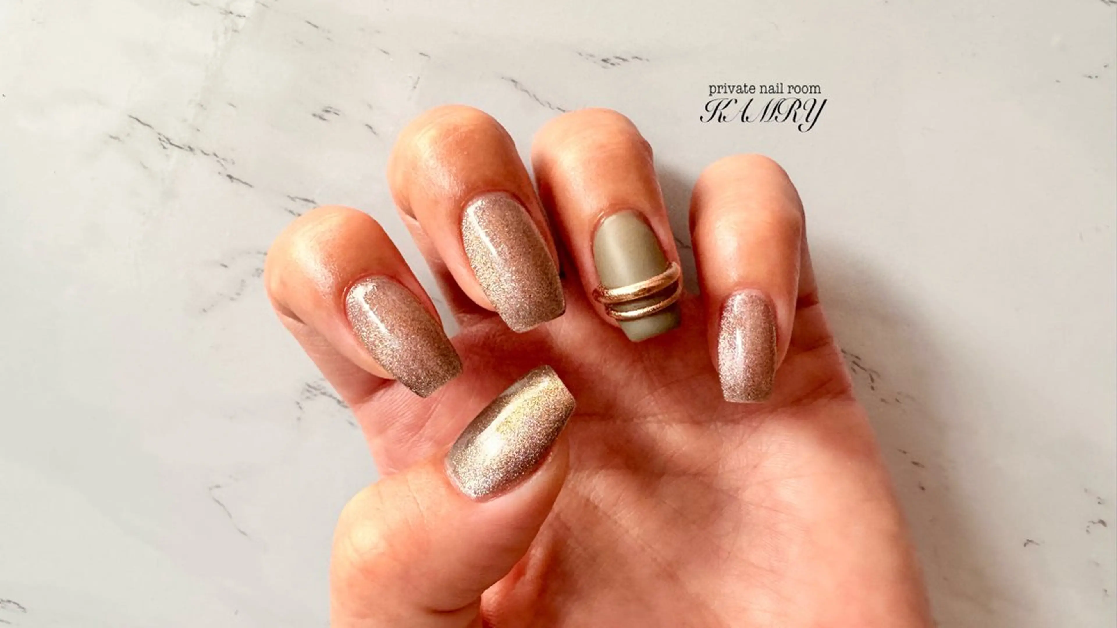 ネイル アートネイル ラメ(グリッター) マグネットネイル ワンカラーネイル ぷっくりネイル La ala nailのネイルデザイン