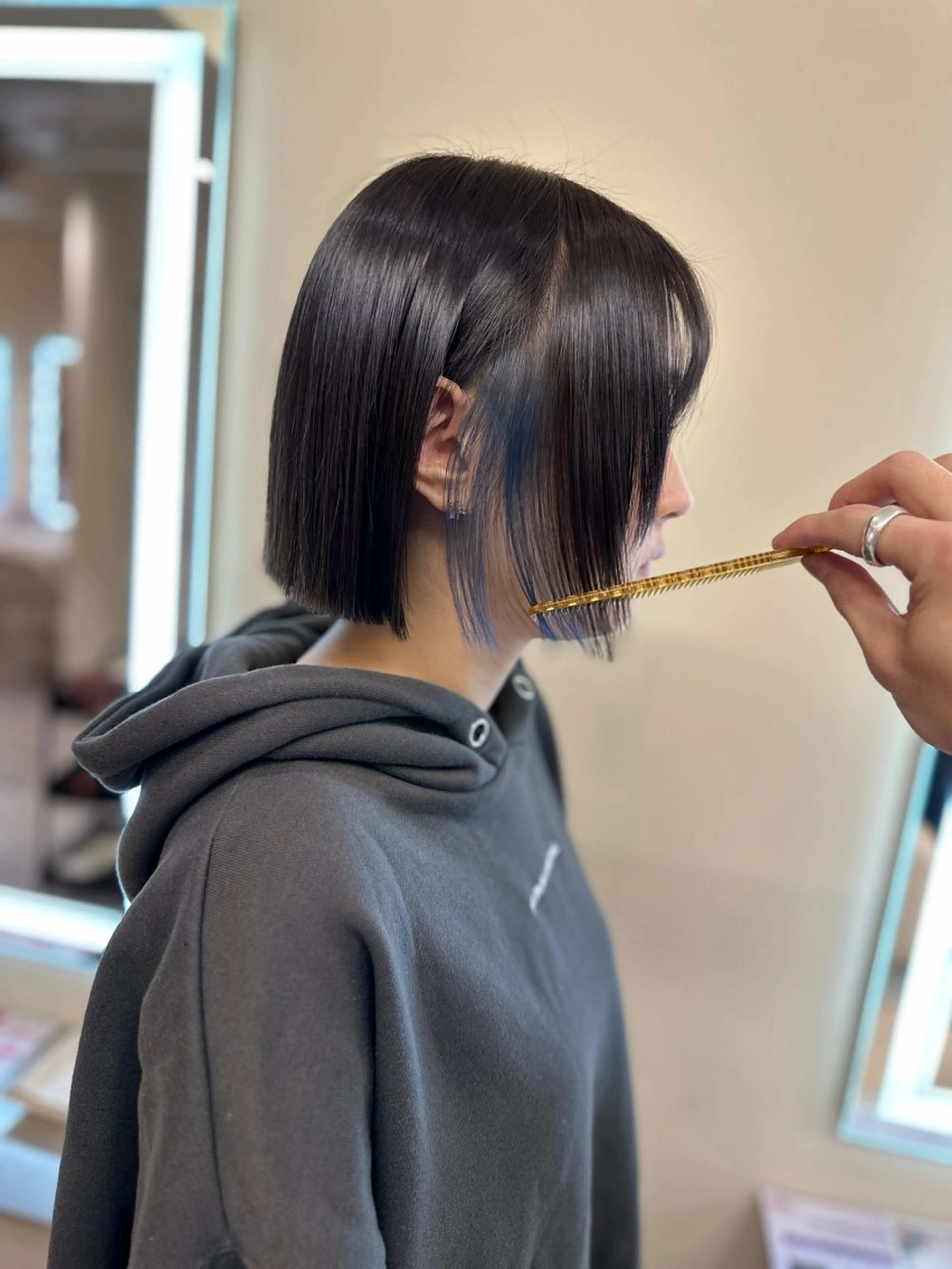 ショート カラー アディクシーカラー バレイヤージュ ブリーチ ブルーカラー デザインカラー ヘアカラー トリートメント レイヤーカット 大和健生のヘアスタイル