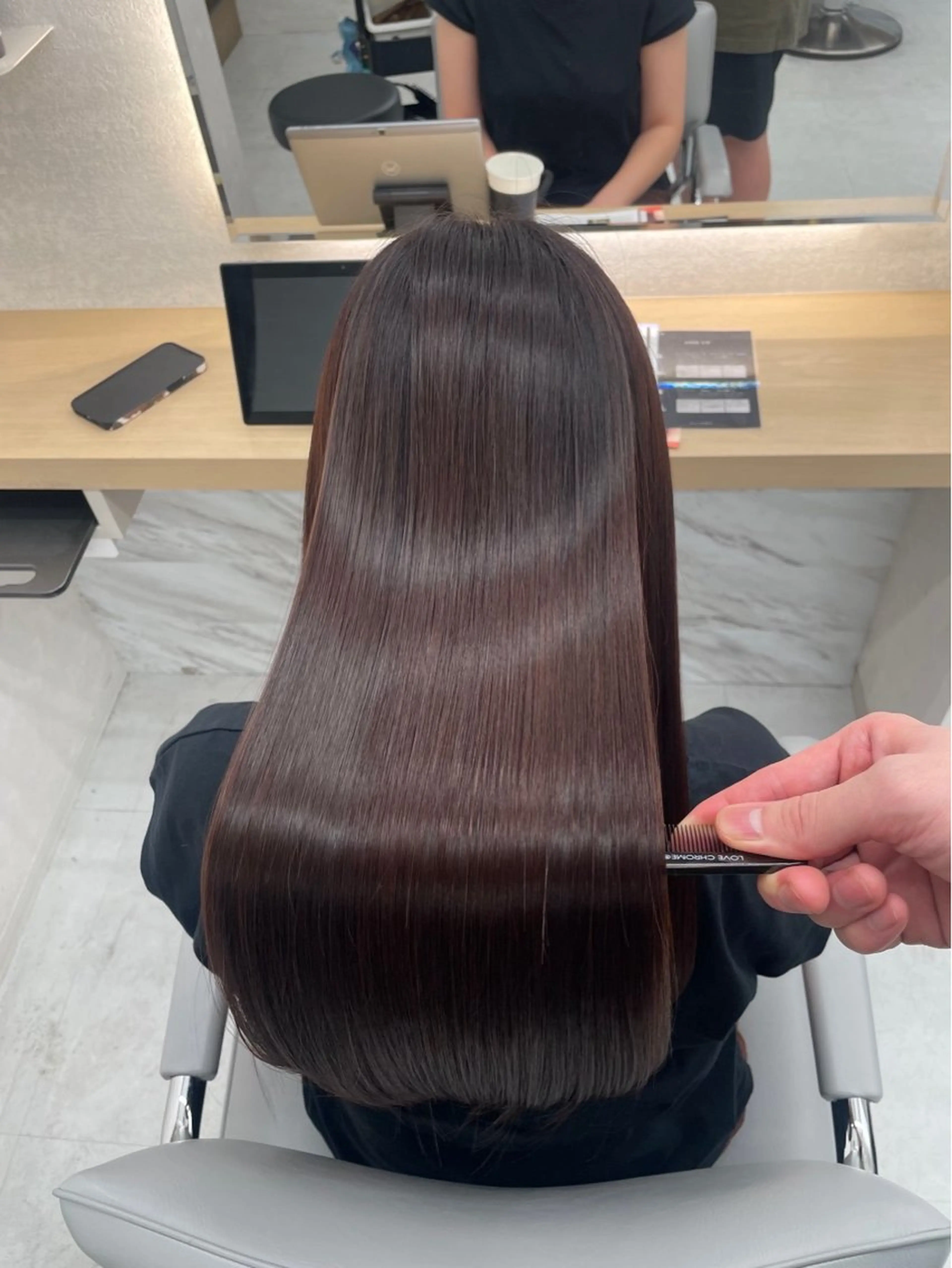 セミロング カラー 半個室サロンyoures hair 髪質改善トリートメント東新宿店所属・榊原 竜弥のヘアスタイル