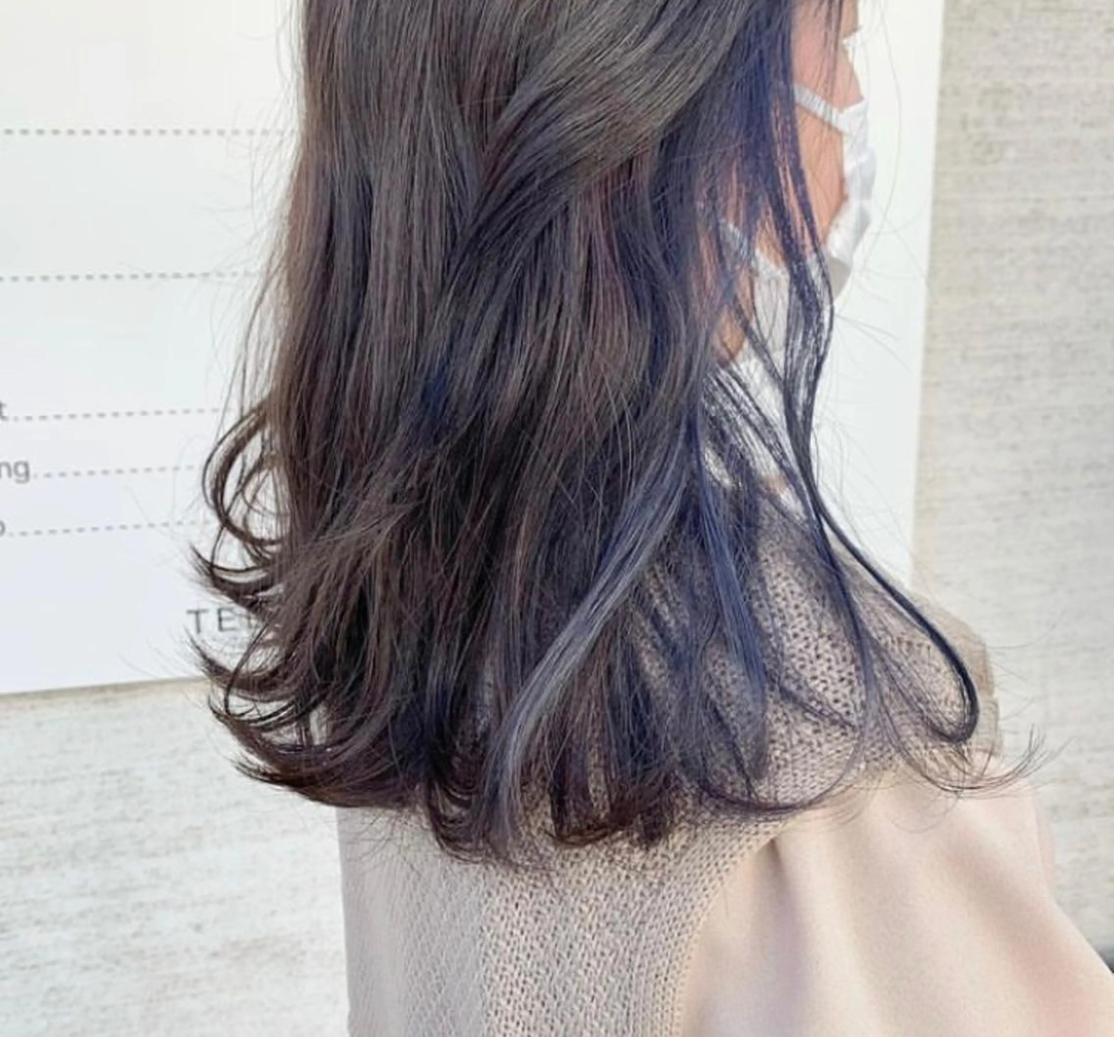 ロング カラー ブリーチ ネイビーカラー サキ🤍ハイトーン 🩰くびれ巻きヘアのヘアスタイル