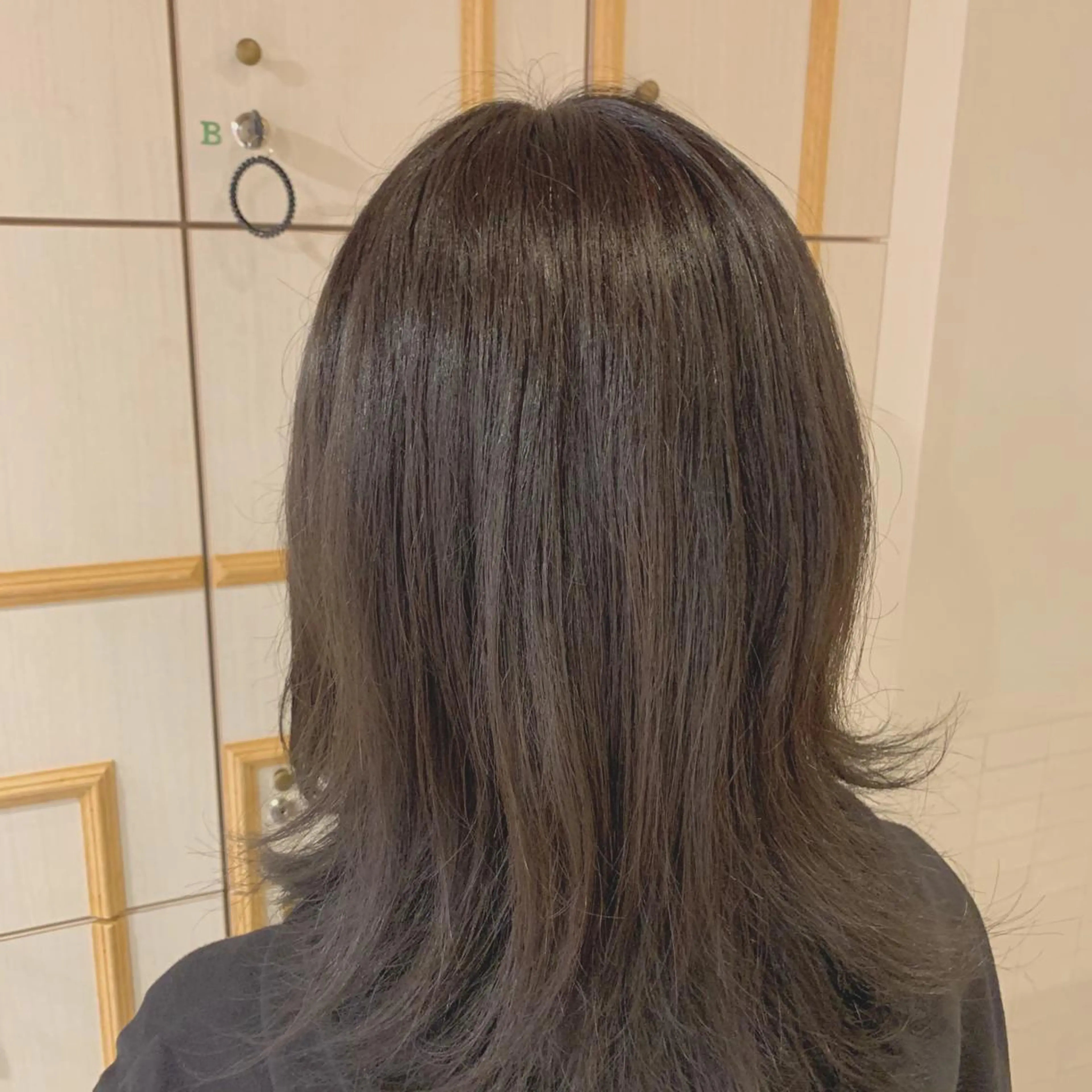 ミディアム アッシュ 切りっぱなしボブ ソノキユウカのヘアスタイル