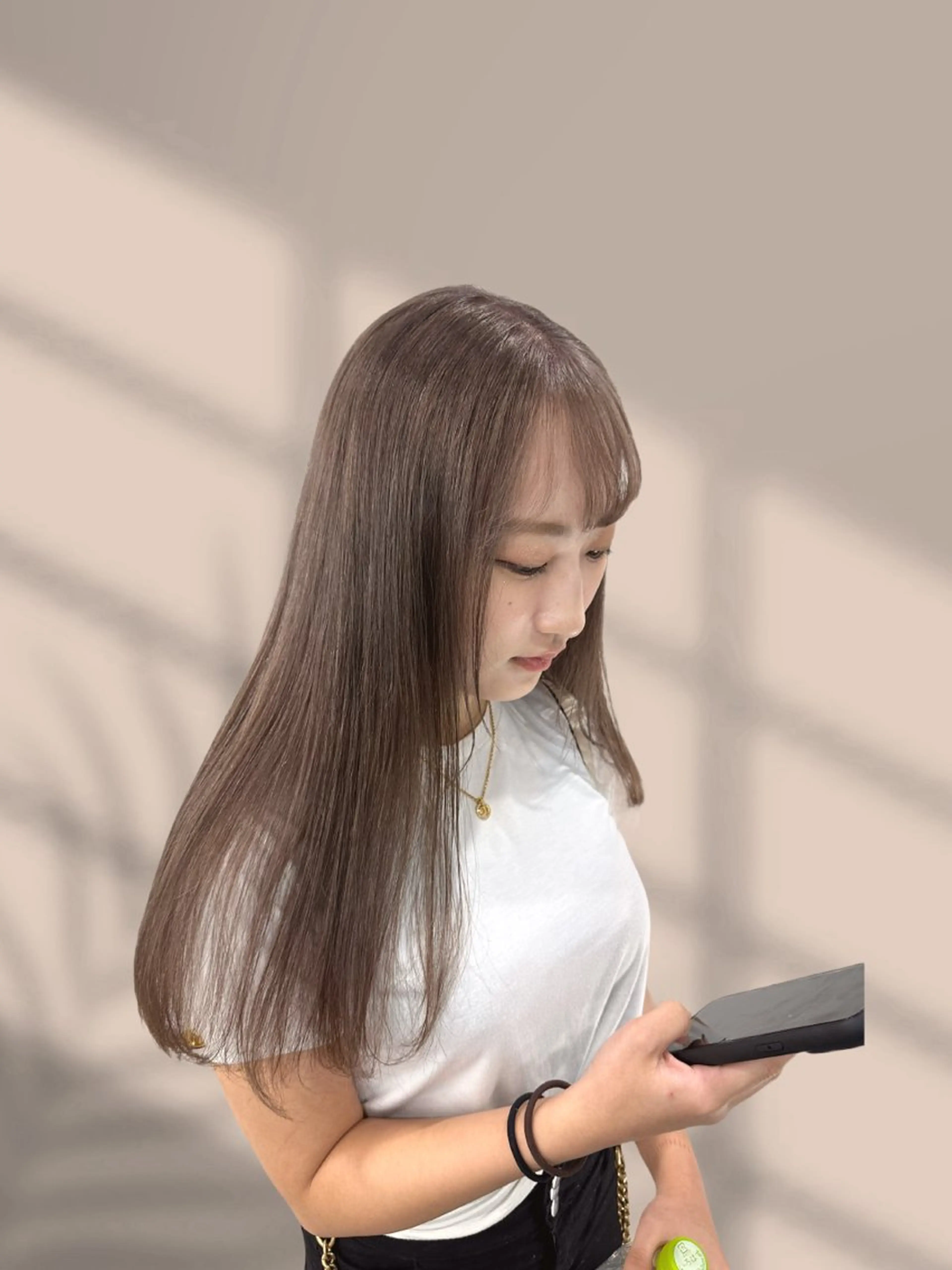ロング カラー グレージュ ミルクティーグレージュ くすみミルクティー／ ブラウン🪡TOWAのヘアスタイル