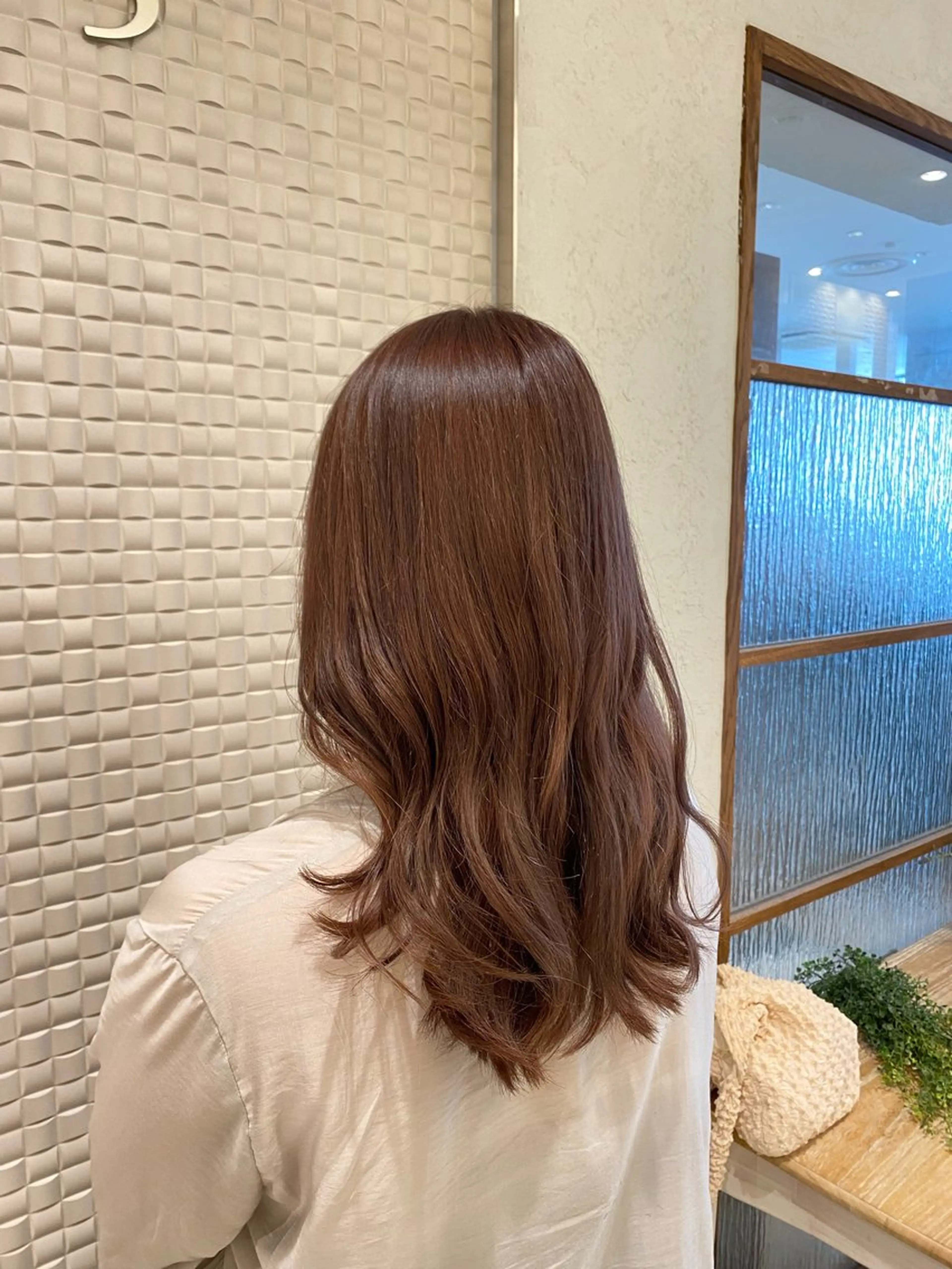 ミディアム カラー ヘアアレンジ ブラウンカラー ピンクカラー カット ヘアカラー トリートメント ヘアセット 新宿スペインカール ヨモギダのヘアスタイル