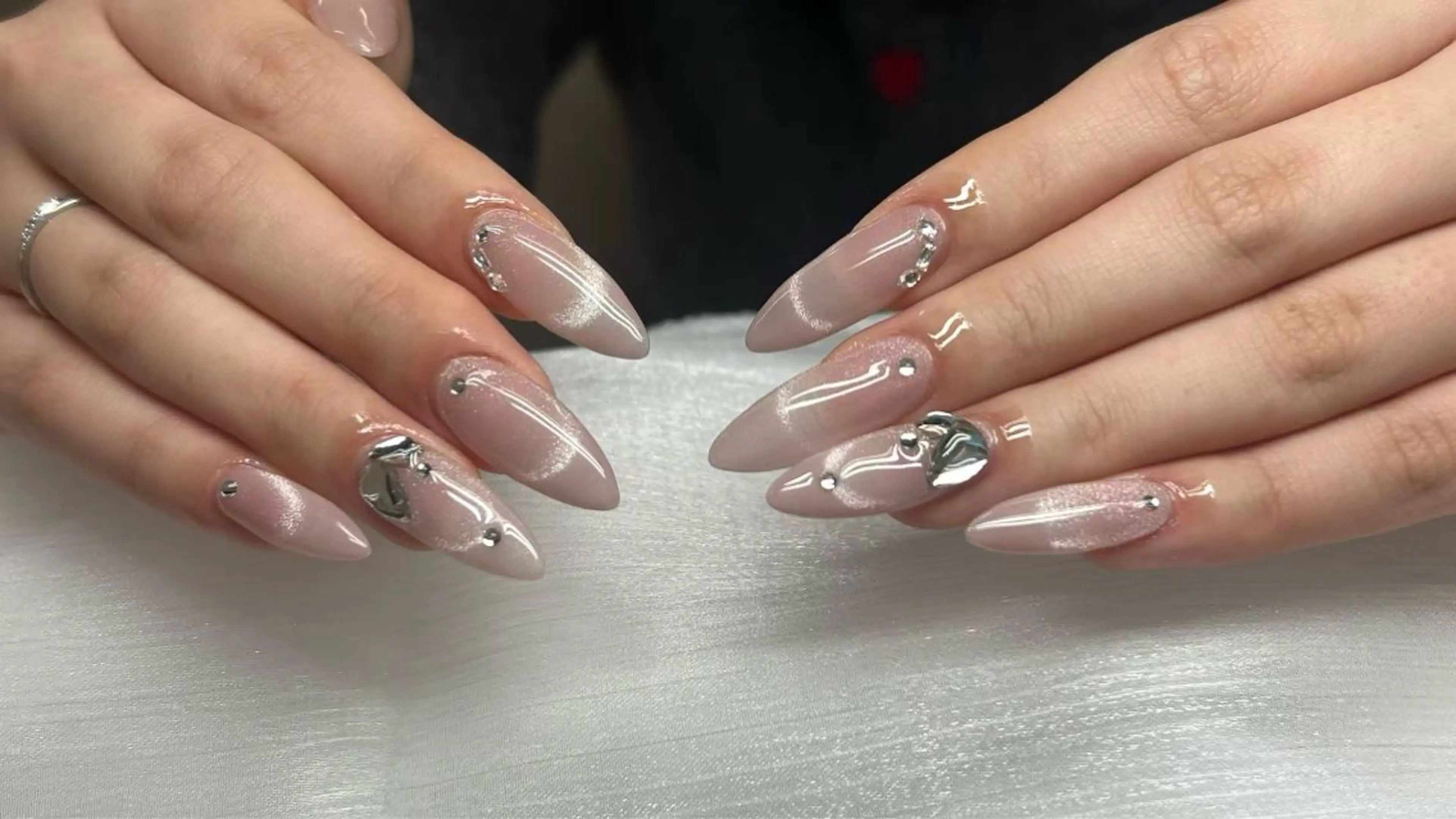 ネイル ハンドネイル ハンドケア Kaka_ パラジェル、長さだしのネイルデザイン