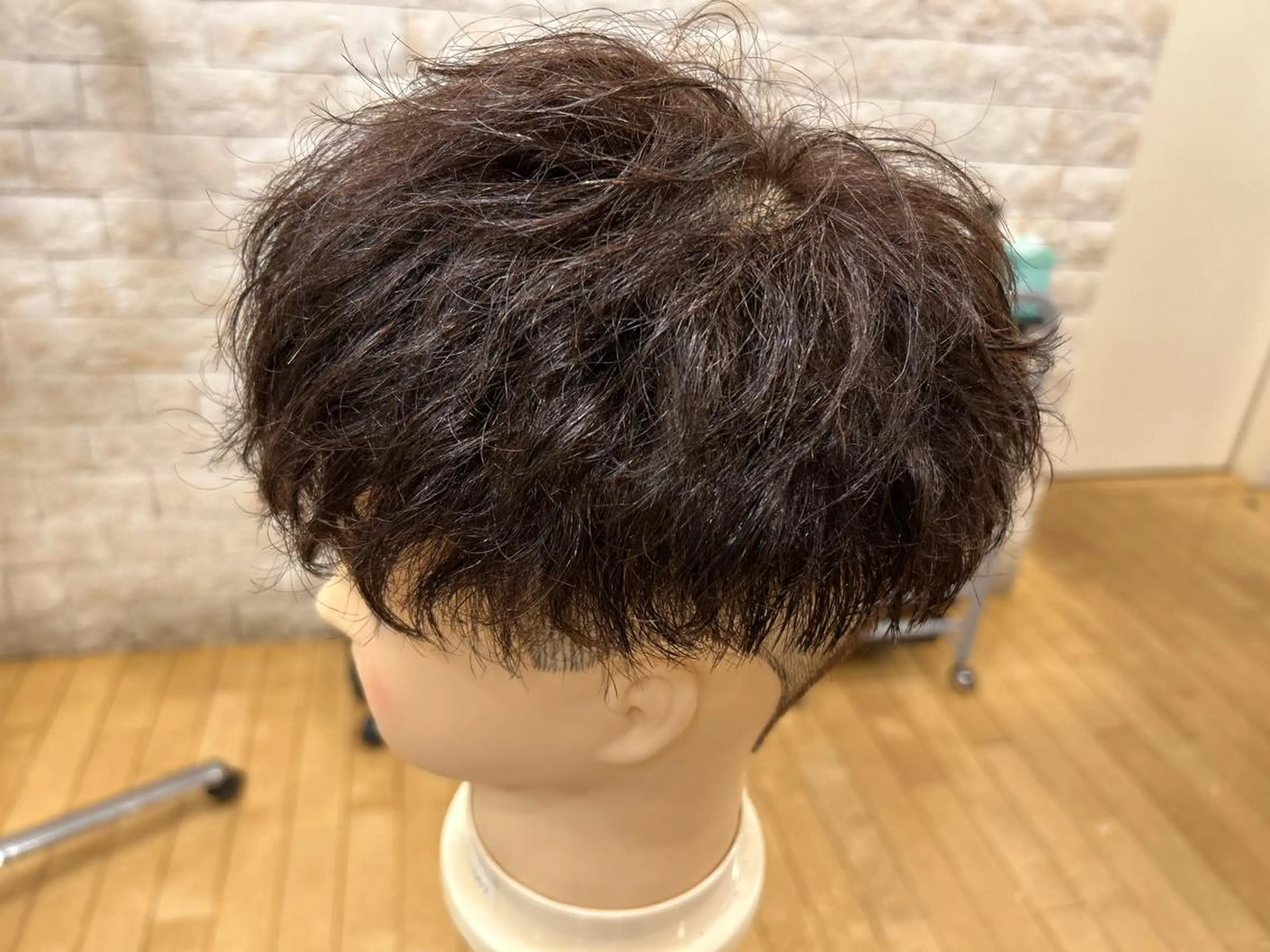 ショート パーマ メンズ フェードカット メンズパーマ スパイラルパーマ カットサロンタカハシ所属・メンズカット　森 和磨のヘアスタイル