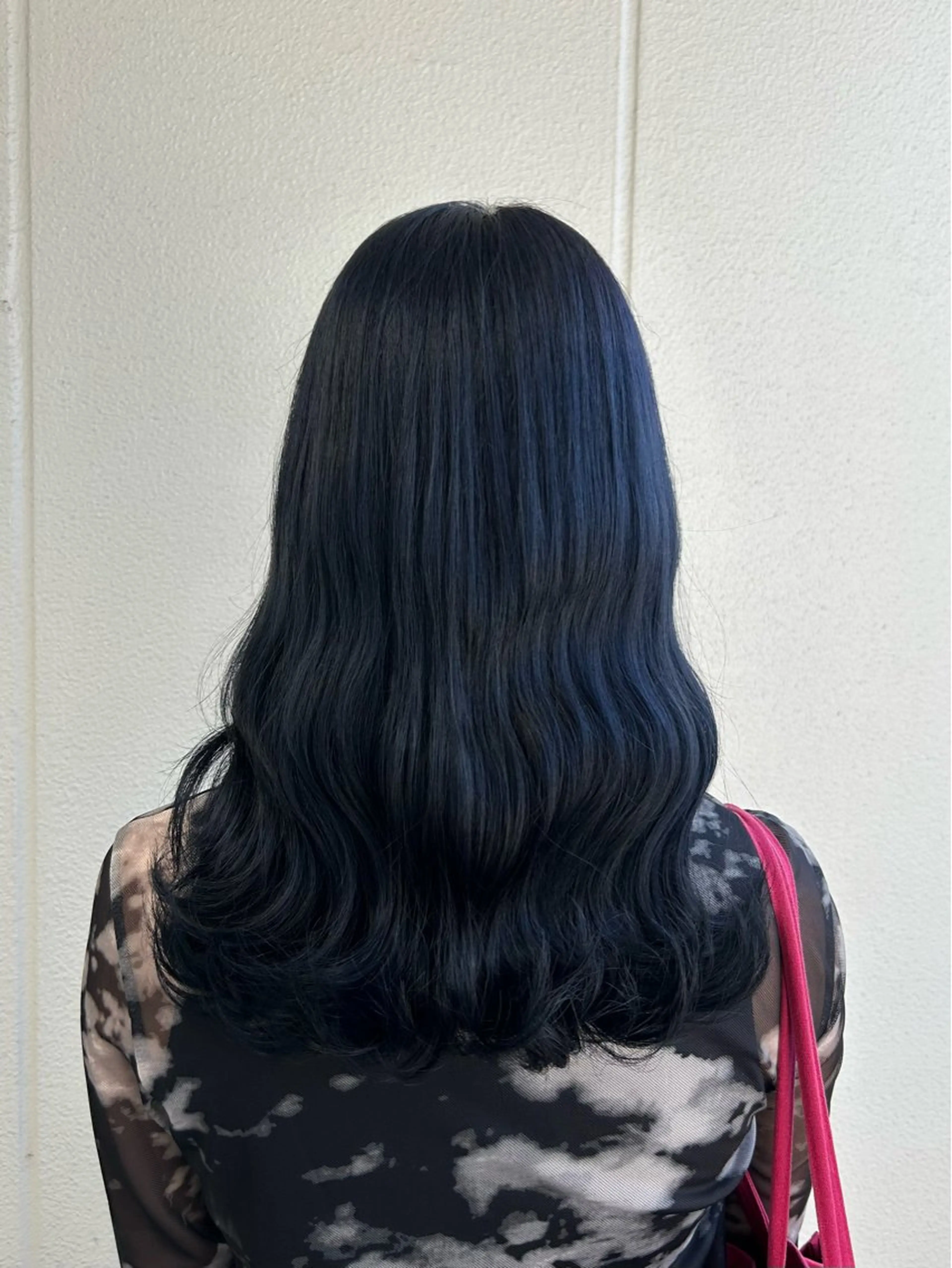 セミロング カラー ヘアアレンジ 黒髪 ブルーカラー ブルーブラック 《暖色/韓国レイヤー 》🇰🇷桑原ユキネのヘアスタイル
