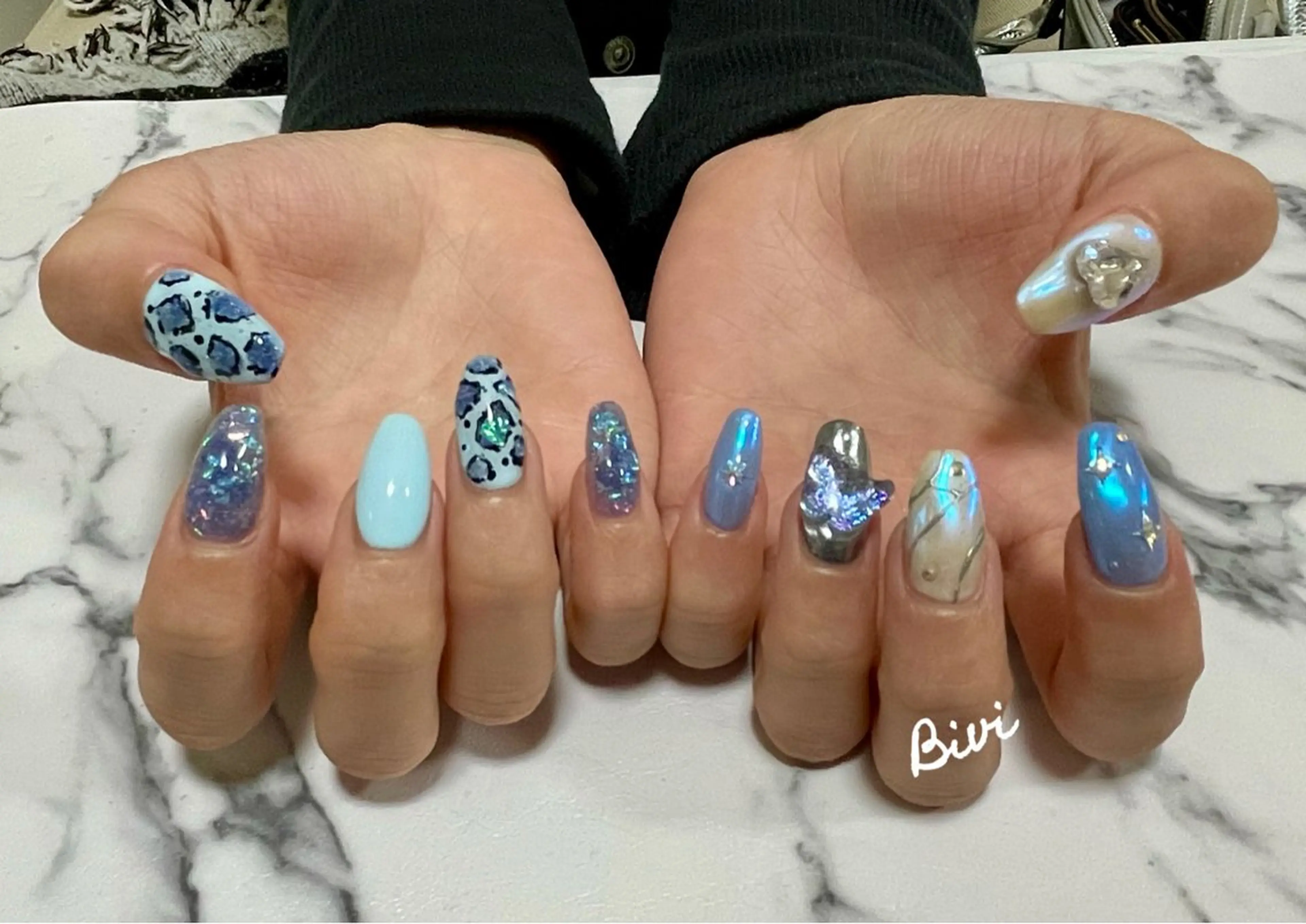 ネイル アートネイル フラッシュネイル ラメ(グリッター) シルバー スクエアネイル ハンドネイル ハンドケア ♡Bivi♡自爪に 優しいネイルサロンのネイルデザイン