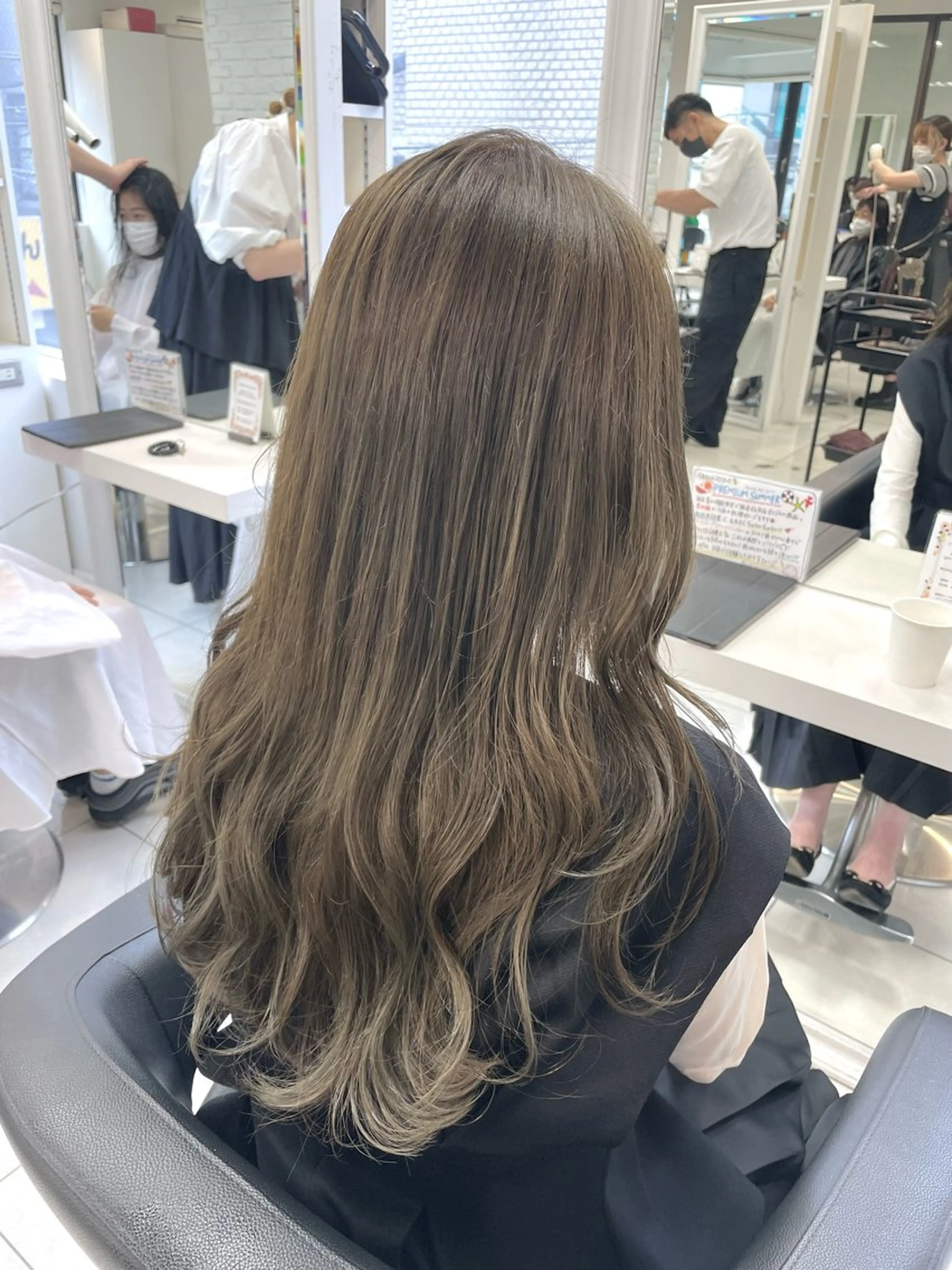 ロング カラー ベージュカラー ブリーチ ブリーチなしカラー ヘアカラー トリートメント 【デザインカラー】 粥川佳日望のヘアスタイル