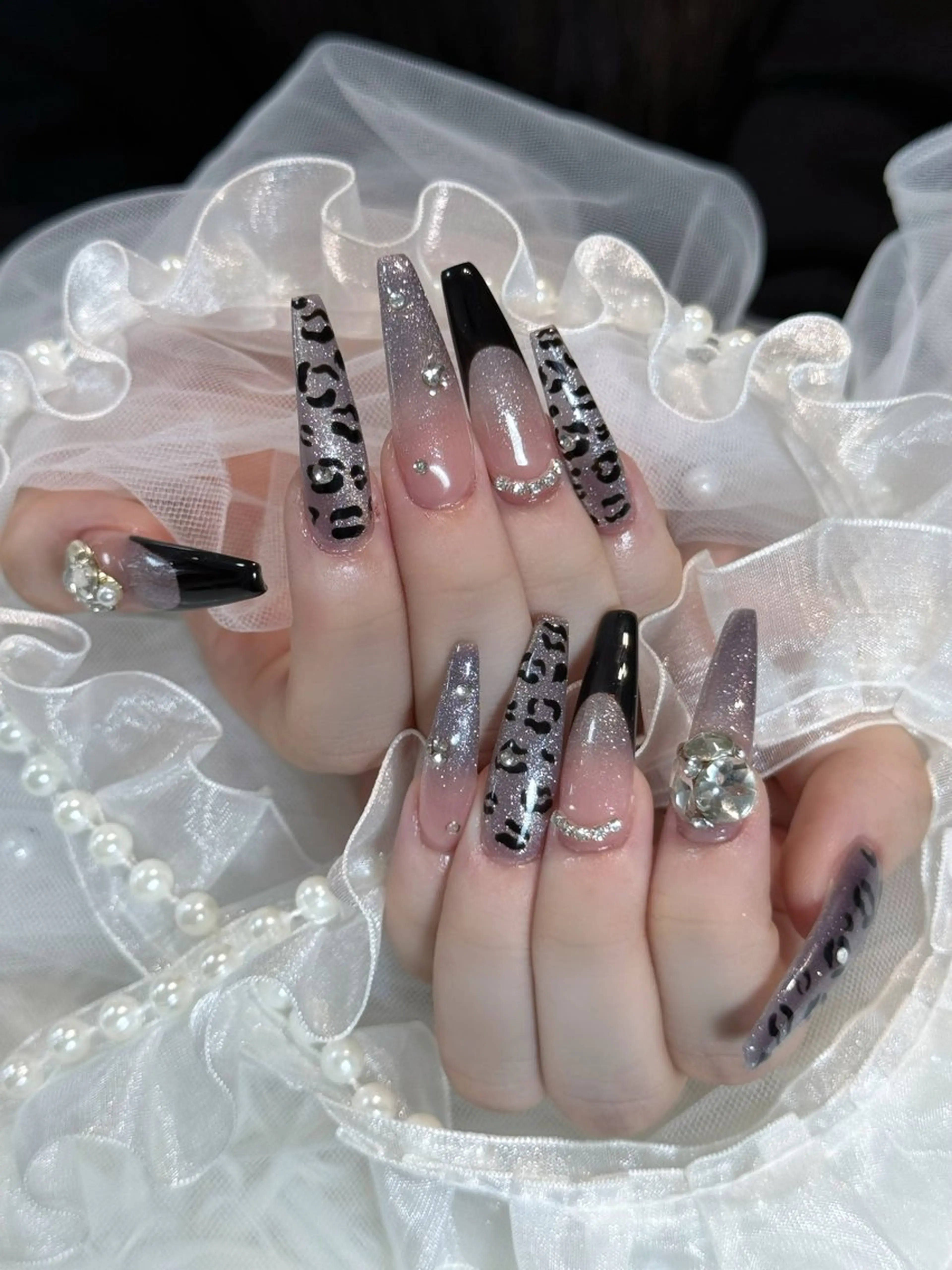 ネイル ボルドー ブラウン チークネイル ドット フットネイル ハンドネイル Julli nail studio所属・Julli NailStudioのネイルデザイン