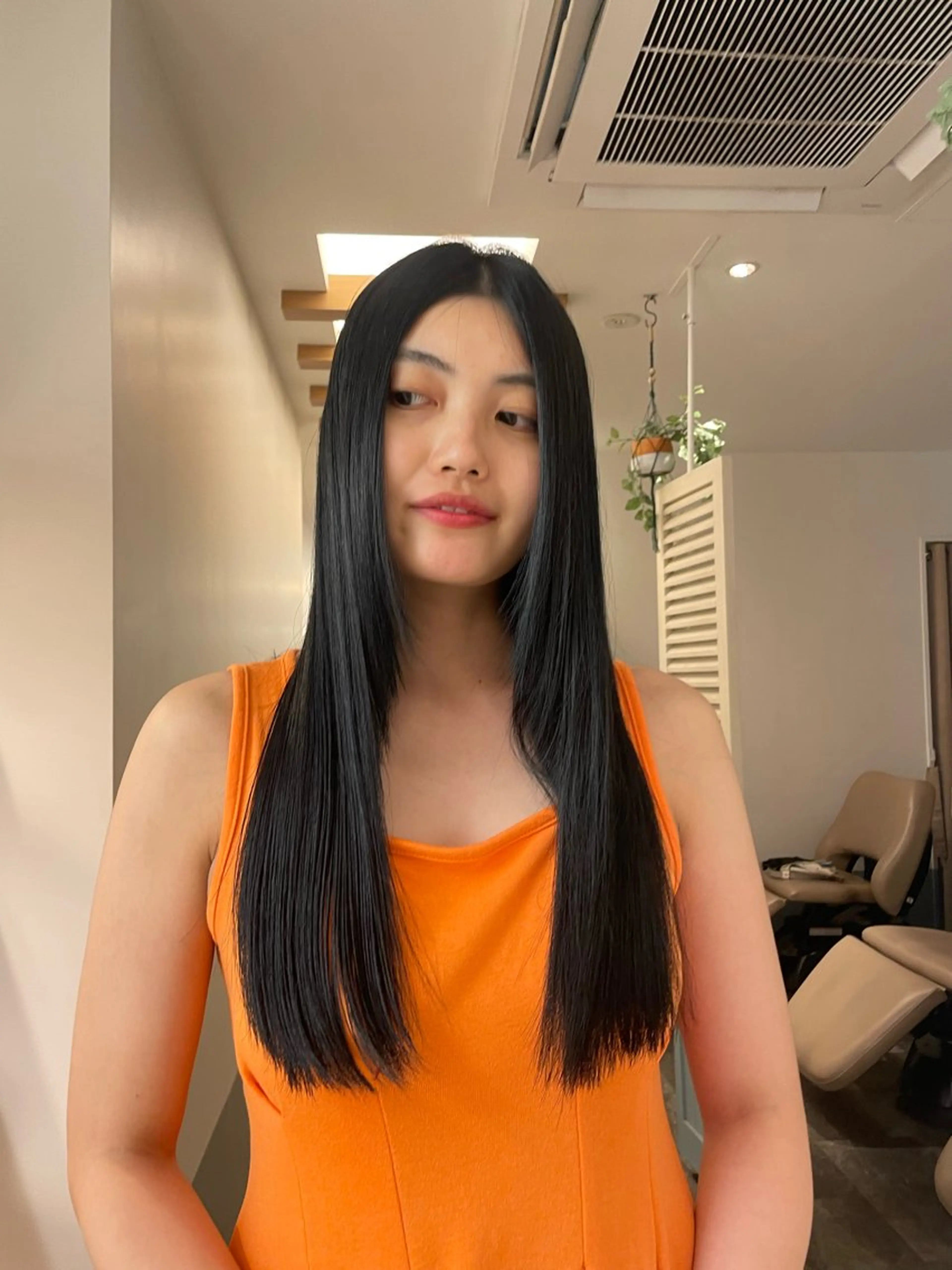 ロング カラー アッシュ ブルーカラー ブルーアッシュ リカ/ハイトーン ・オリーブ🍀のヘアスタイル