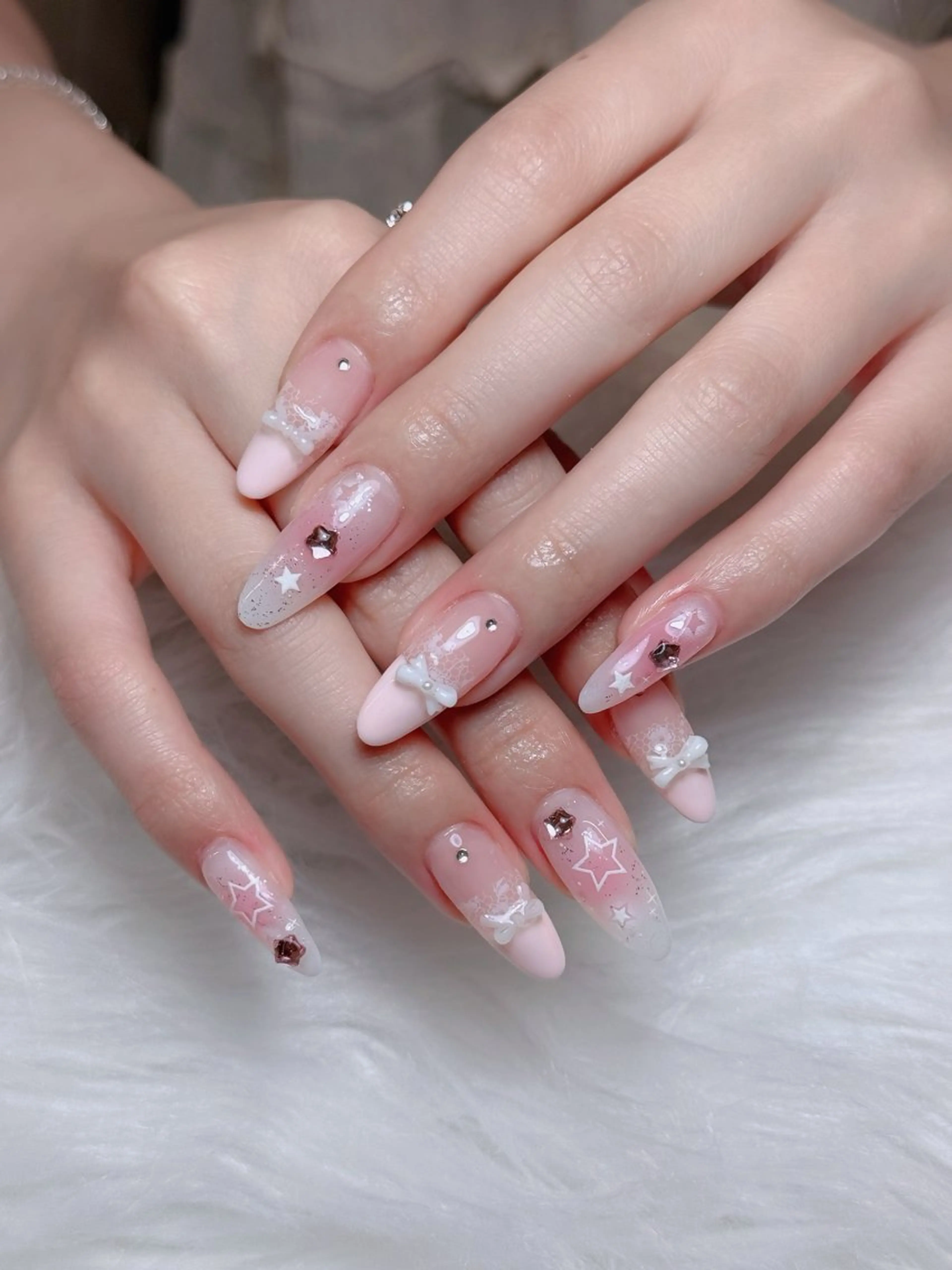 ネイル オーロラネイル チークネイル フットネイル フレンチネイル 韓国ネイル ハンドネイル Lumi Nail 新大久保3‘のネイルデザイン