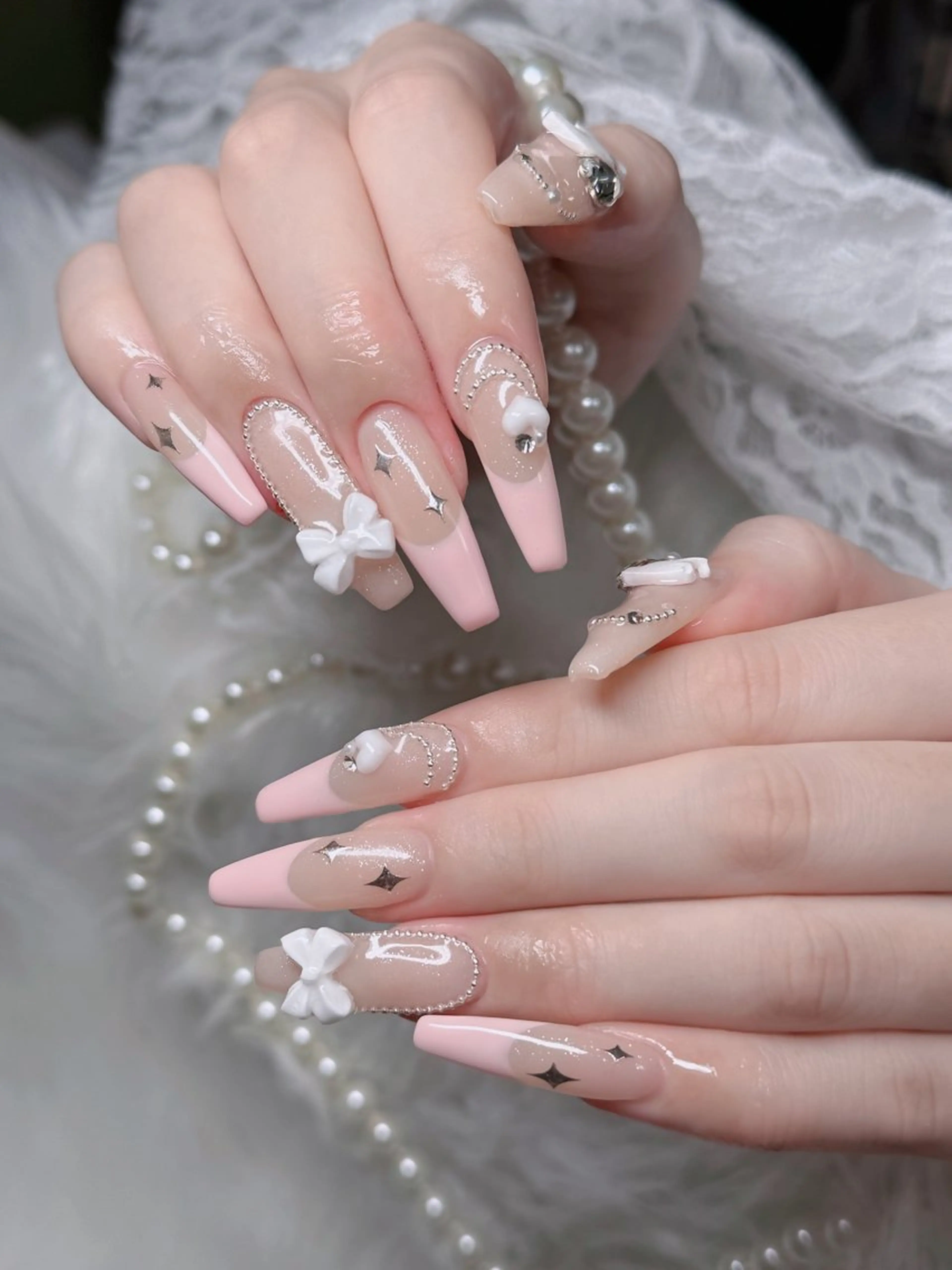 ネイル オーロラネイル フレンチネイル ジェルネイル ハロウィン キラキラネイル ハンドネイル H.baby Nail Salonのネイルデザイン