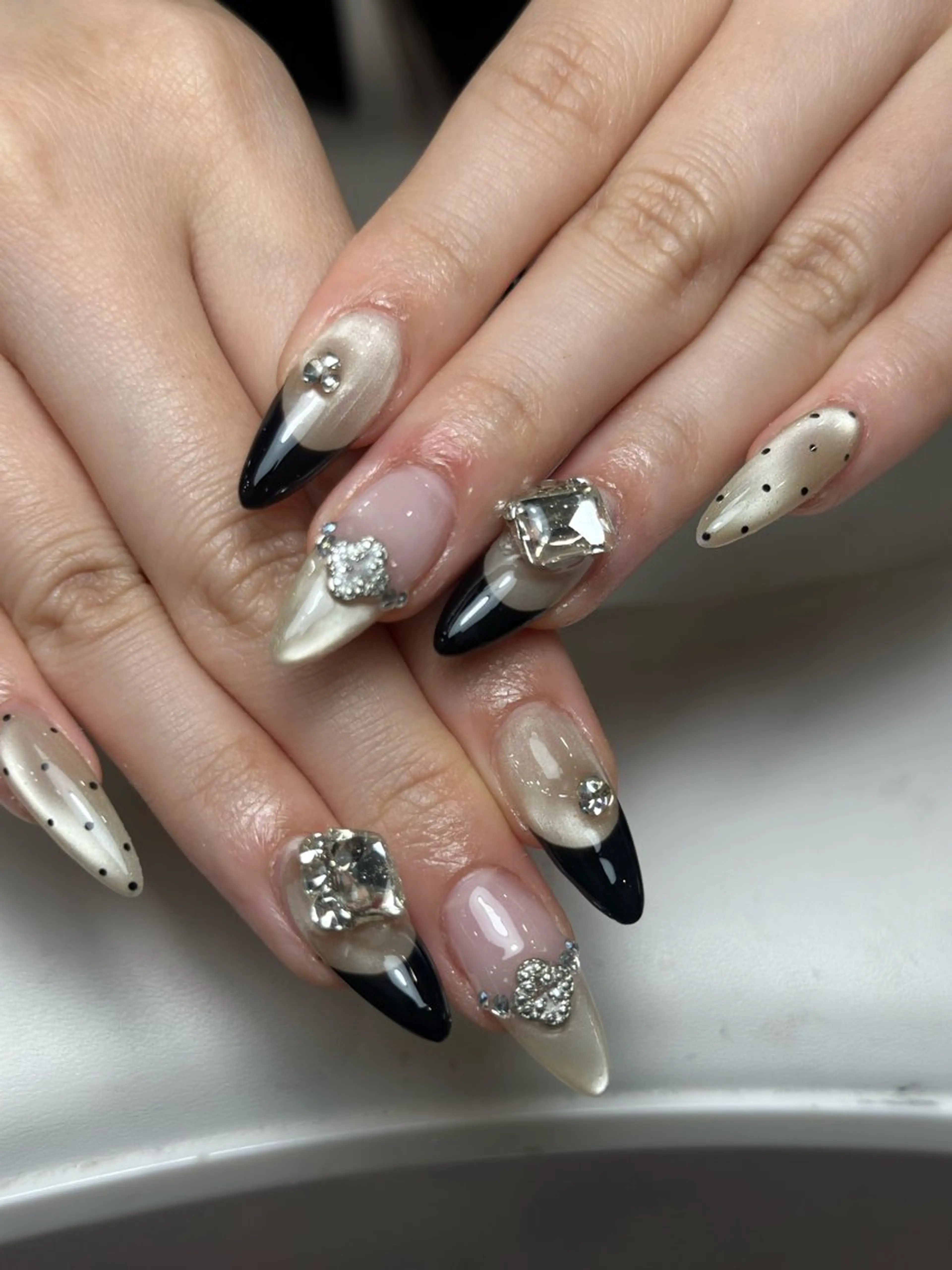 ネイル フレンチネイル グラデーション 韓国ネイル マグネットネイル シンプルネイル ハンドネイル CoMo Nail Studio所属・CoMo Nailのネイルデザイン