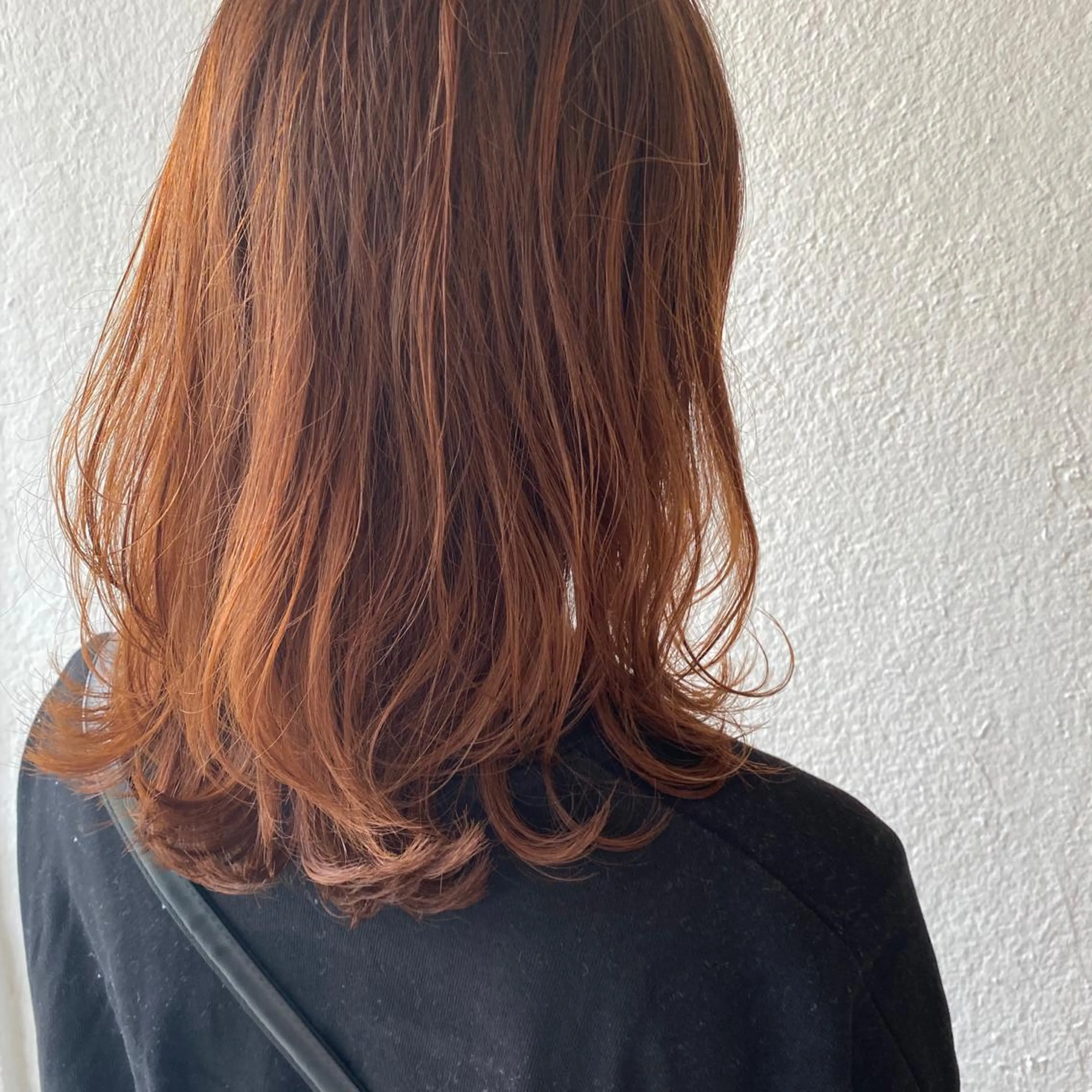 ミディアム カラー ベージュカラー ブリーチ ブリーチなしカラー オレンジ オレンジベージュ カット ヘアカラー 入江 志穂のヘアスタイル