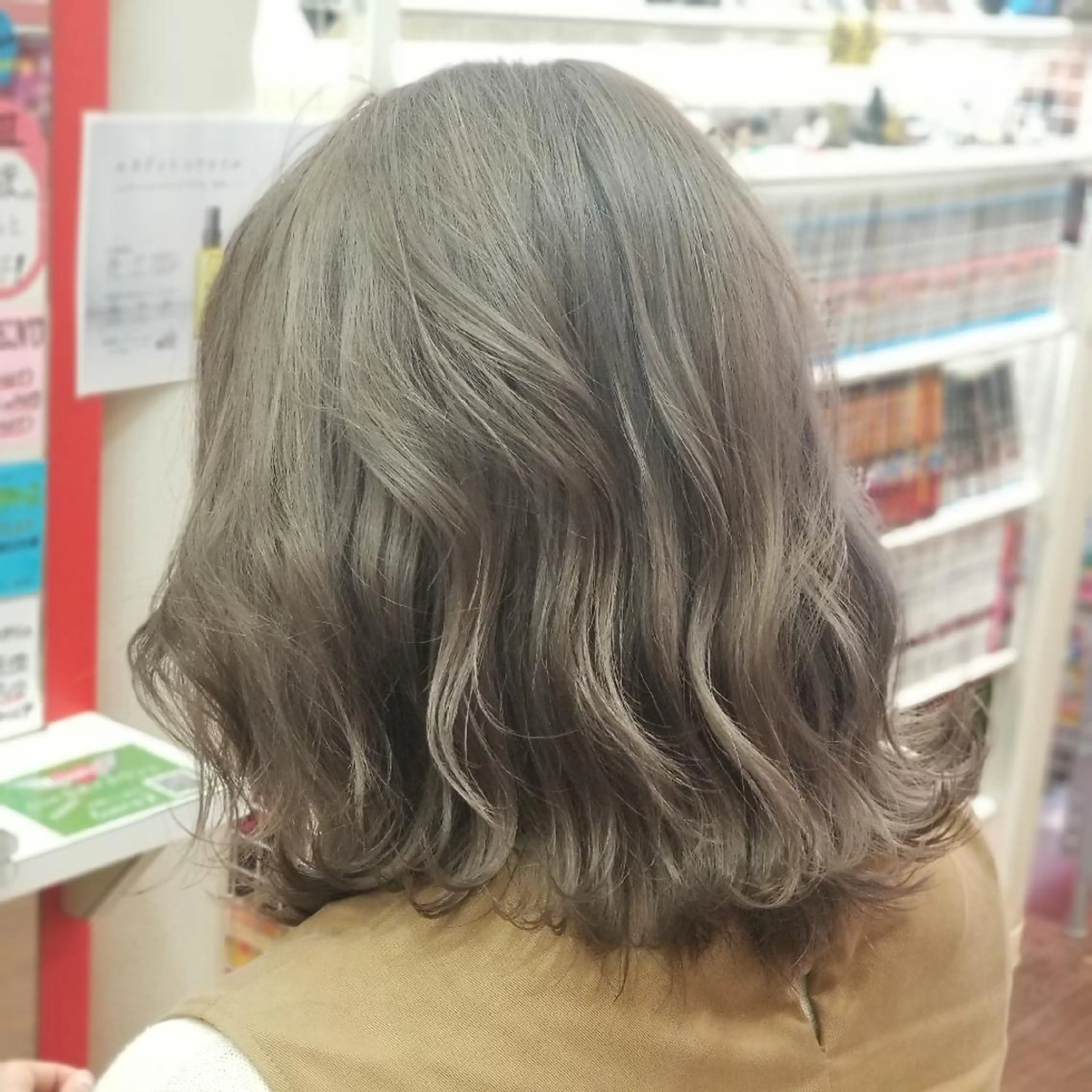 ミディアム カラー ブリーチ グレージュ 外国人風カラー ヘアカラー 植田 修平/エクステ /髪質改善カラーのヘアスタイル