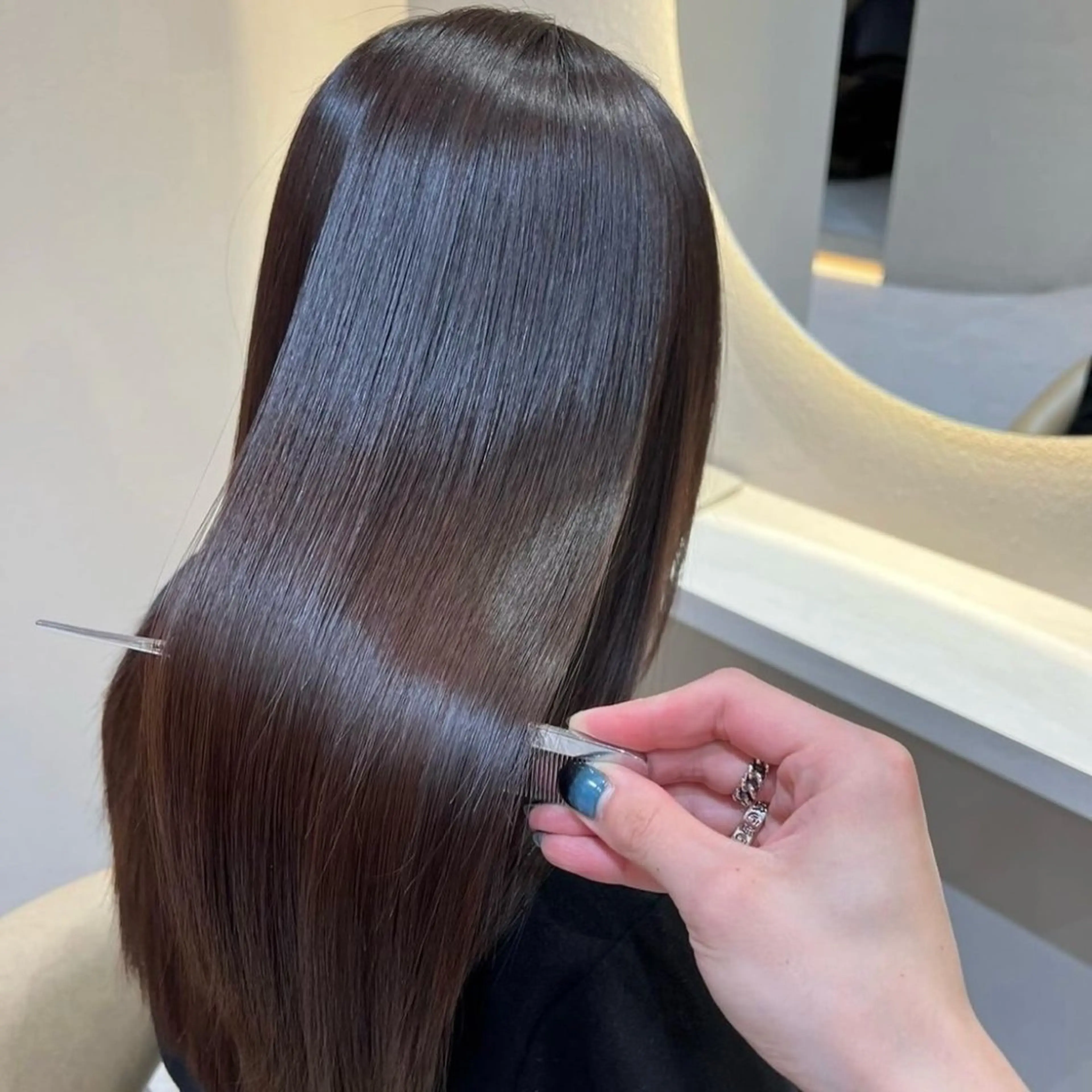 セミロング 縮毛矯正 縮毛矯正 トリートメント レイヤー×ブリーチ 縮毛矯正/KAのヘアスタイル