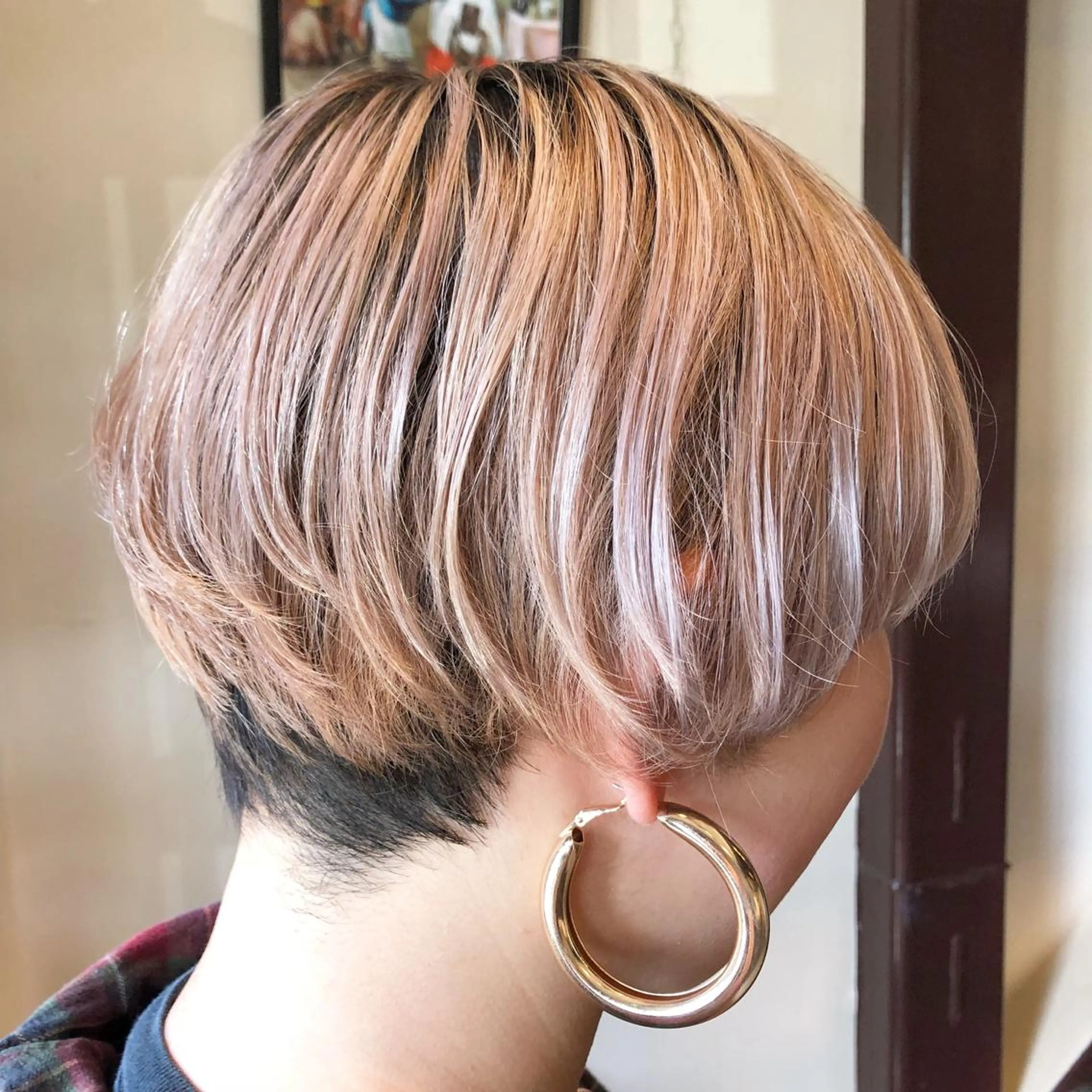 ショート カラー ヘアカラー 吉川 愛美李のヘアスタイル