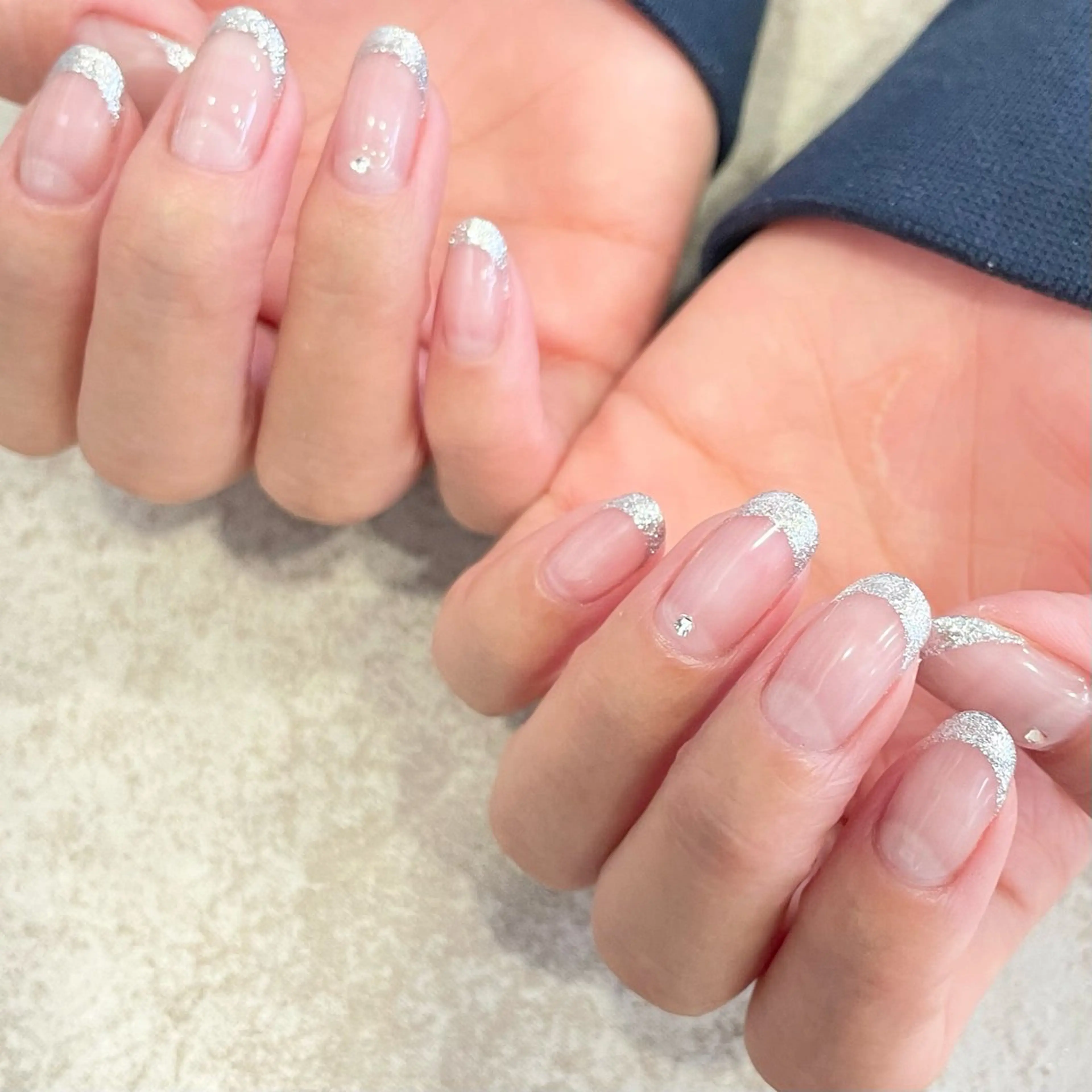 ネイル フレンチネイル ラメ(グリッター) シルバー amity personal nail salon所属・amity 🌿madokaのネイルデザイン
